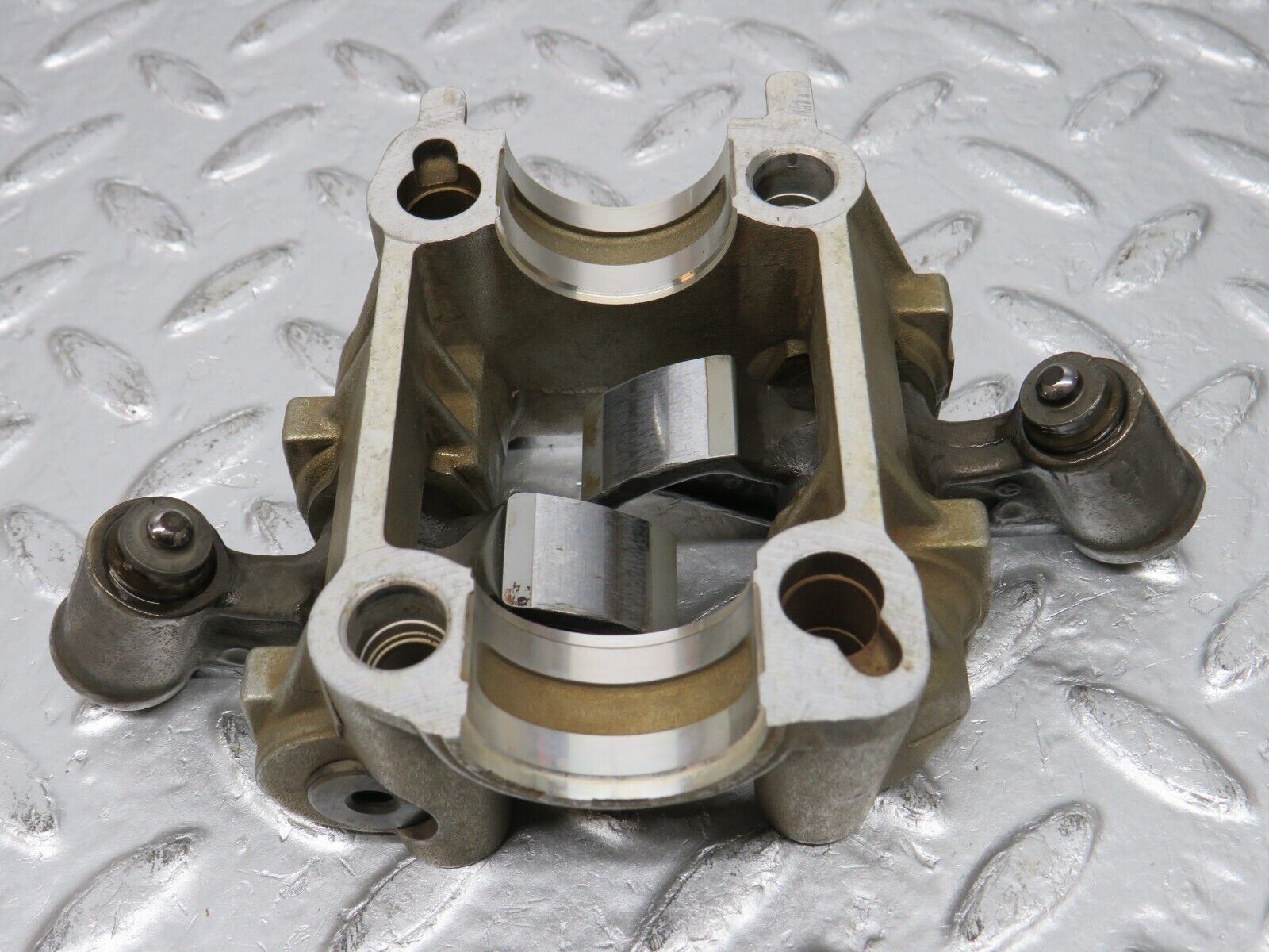 32625 Mercedes-Benz S124 300TE Rocker Arms Camshaft Bearing Block 1030510110