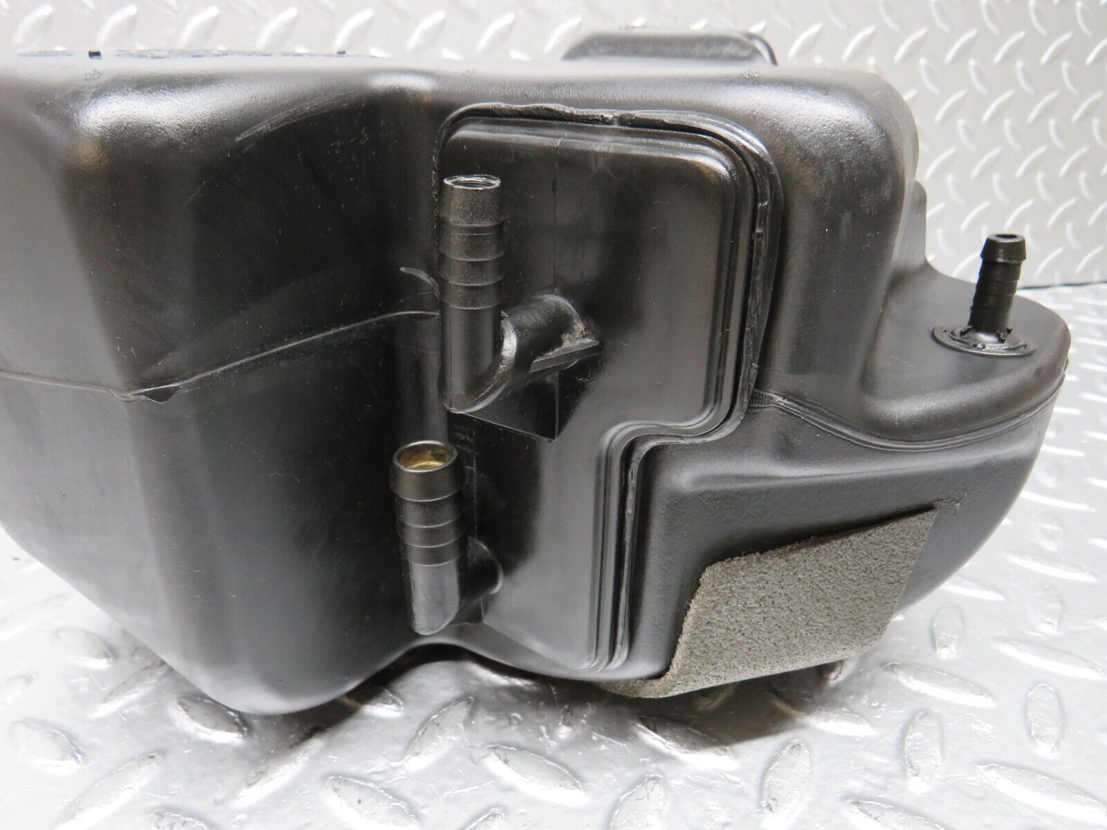 33344 Mercedes-Benz W202 C180 Fuel System Expansion Tank 2024700589