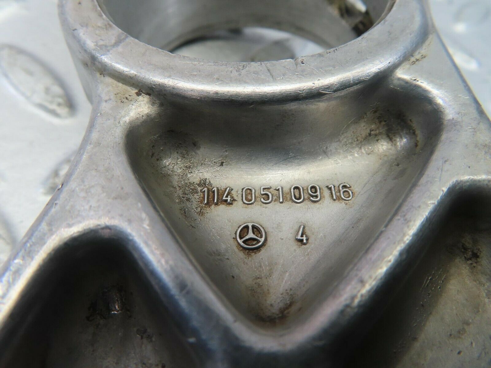 8953 Mercedes-Benz W108 Camshaft Tower Bearing 1140510916