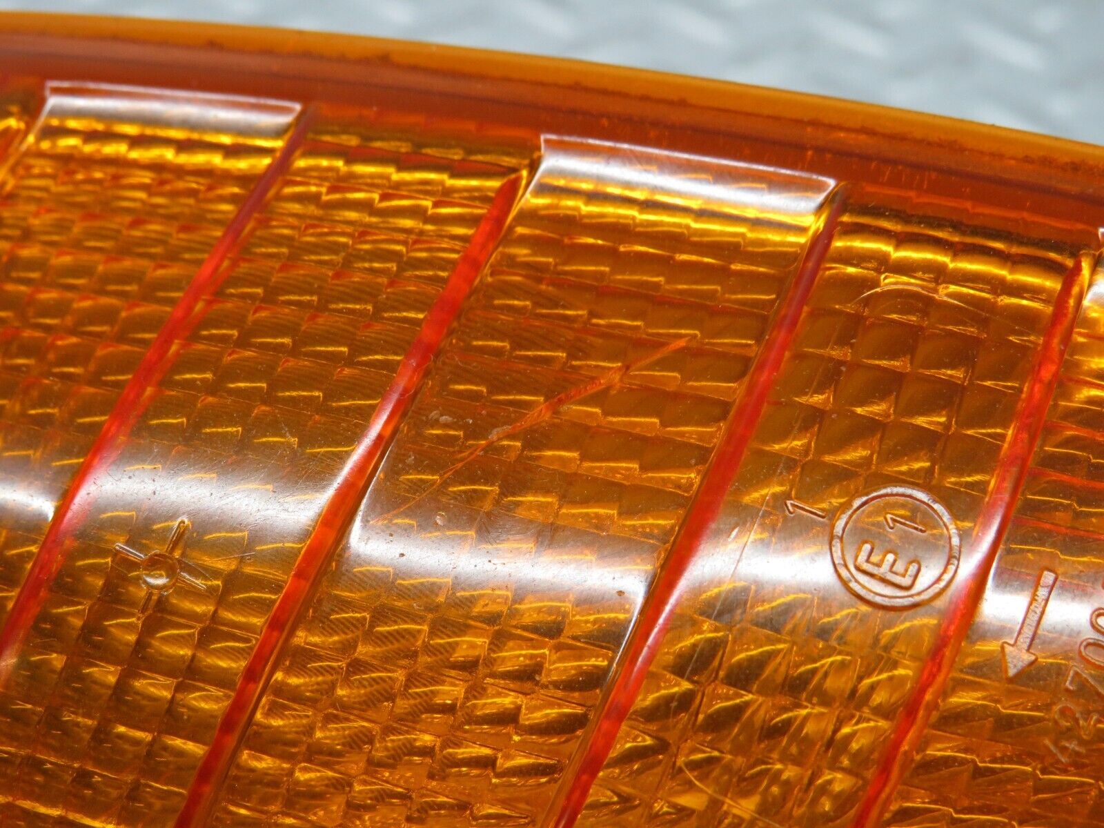 32538 Mercedes-Benz S124 300TE Wagon Front Right Indicator Bosch 1305233929