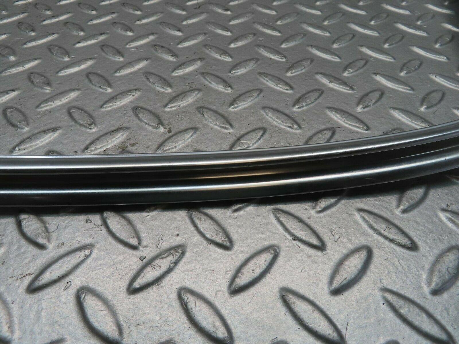 11457 Mercedes-Benz C123 230CE Coupe Rear Windscreen Chrome Frame