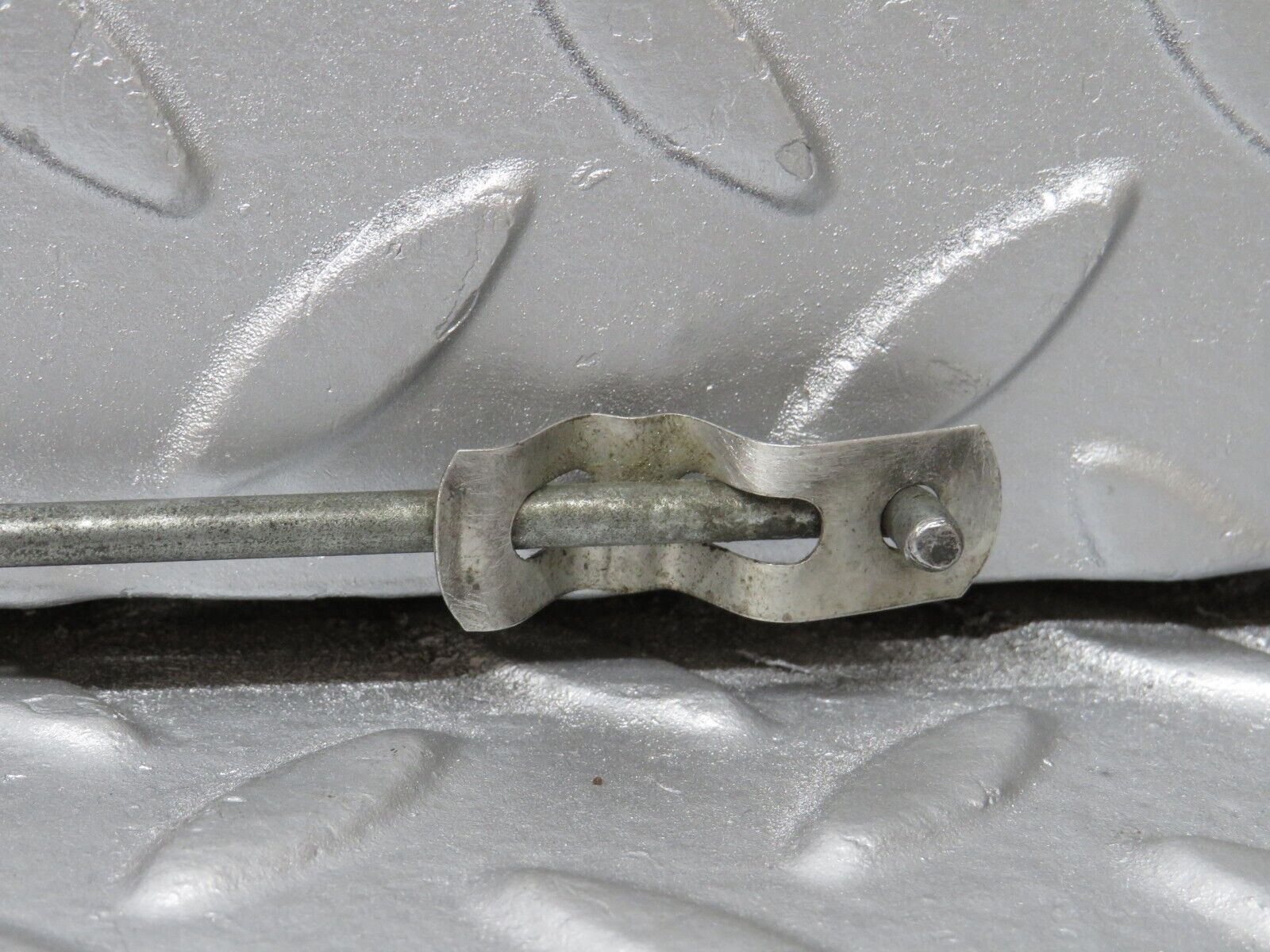 40456 Mercedes-Benz W110 230 Front Door Lock Control Bar