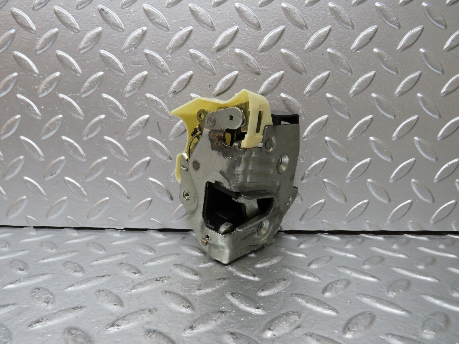 25869 Mercedes-Benz W124 280E Rear Right Door Lock Mechanism