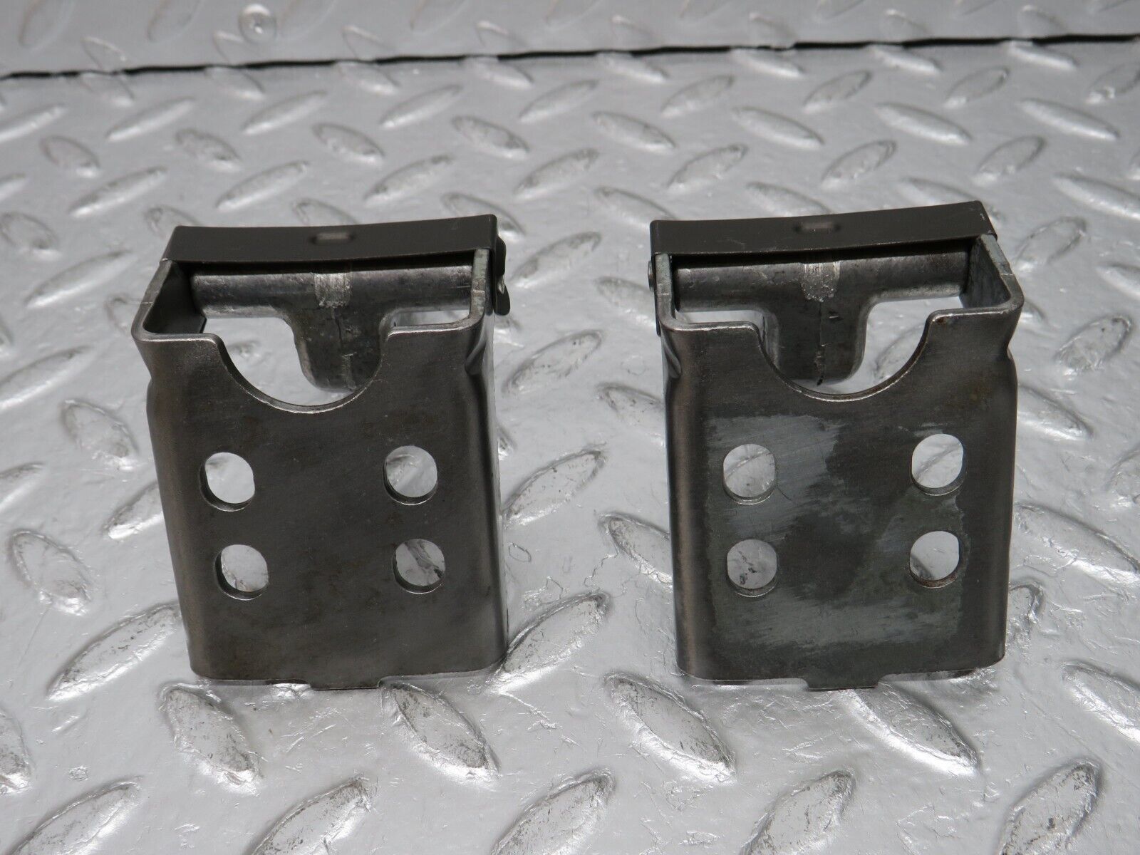 32556 Mercedes-Benz S124 300TE Wagon Rear Seat Hinge