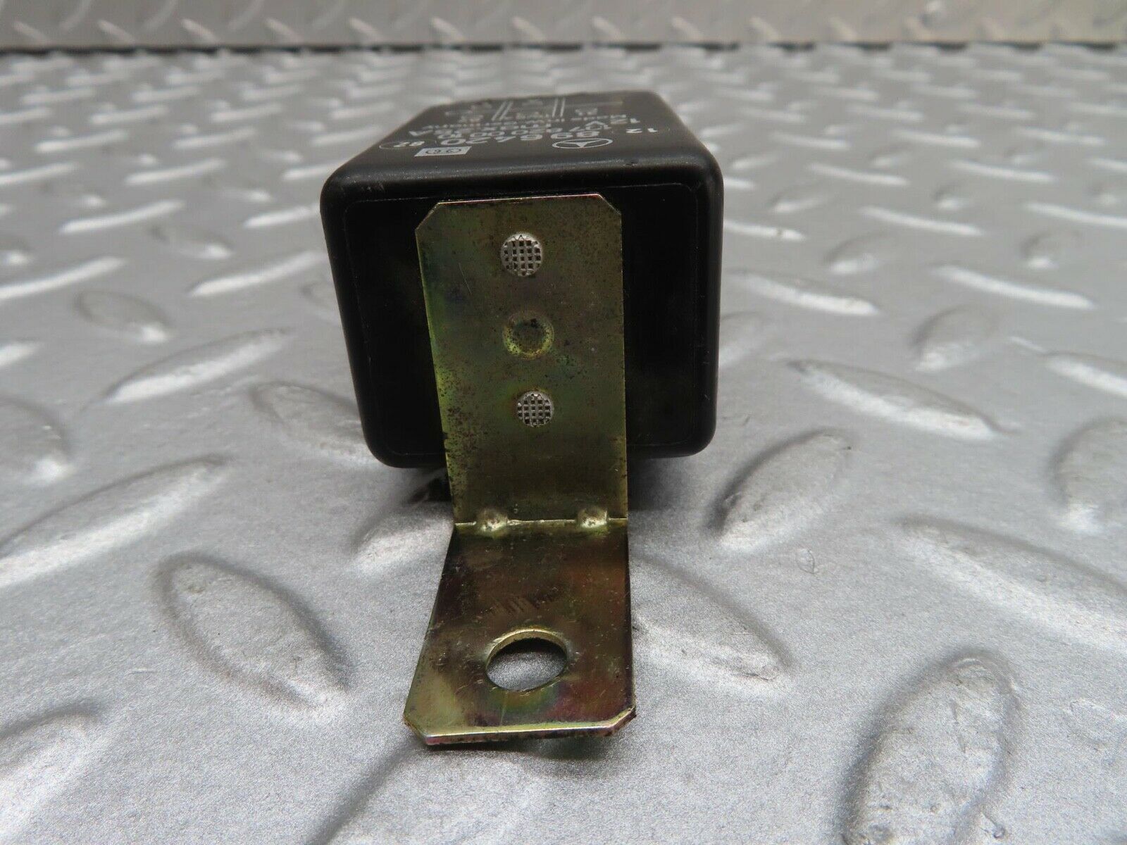 16122 Mercedes-Benz W123 280E Rear Heated Windscreen Relay 1078200010