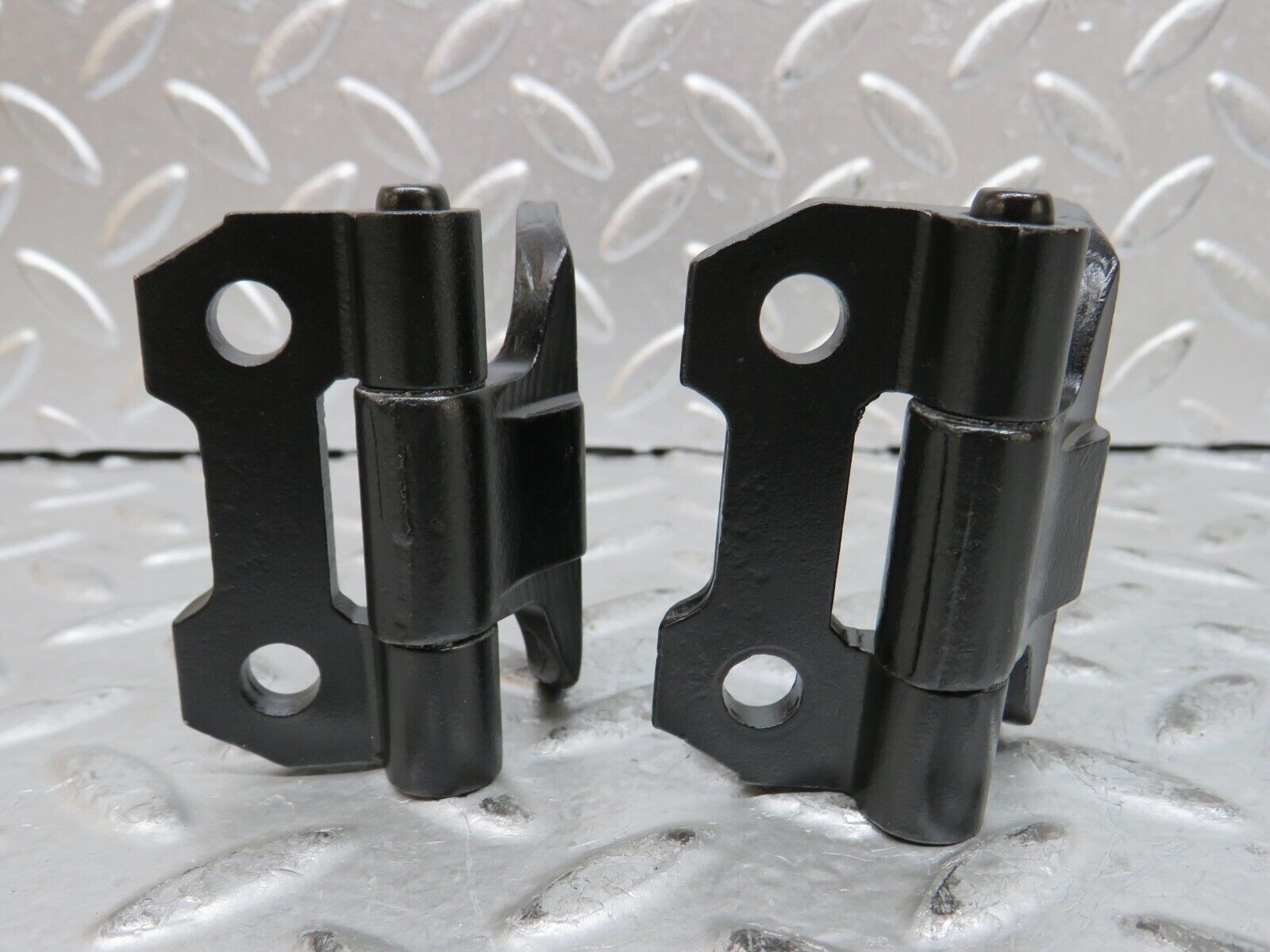 29132 Mercedes-Benz C124 320CE Coupe Left Door Hinge Pair