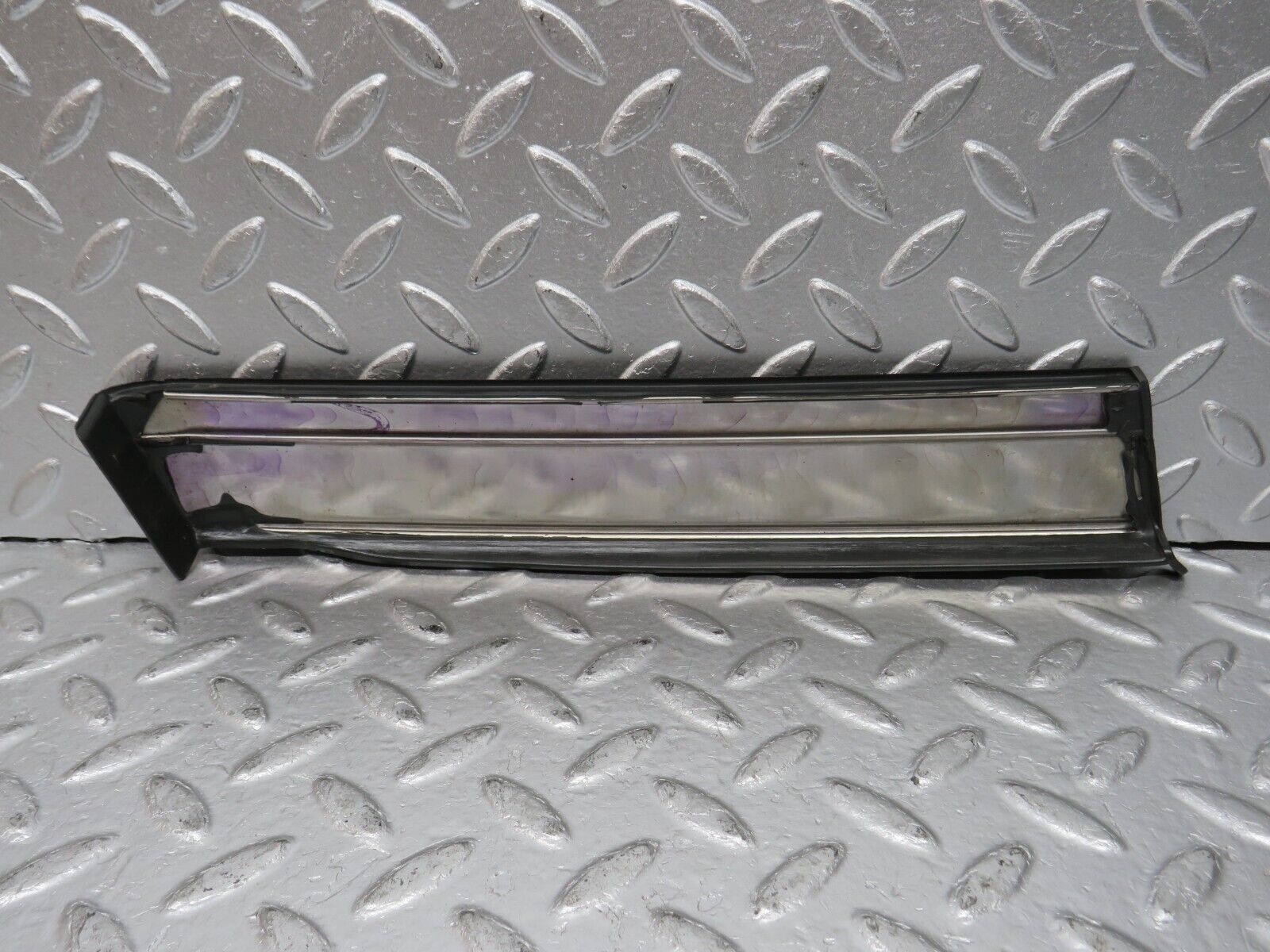 32295 Mercedes-Benz S124 300TE Wagon Front Right Fender Wing Lower Moulding Trim