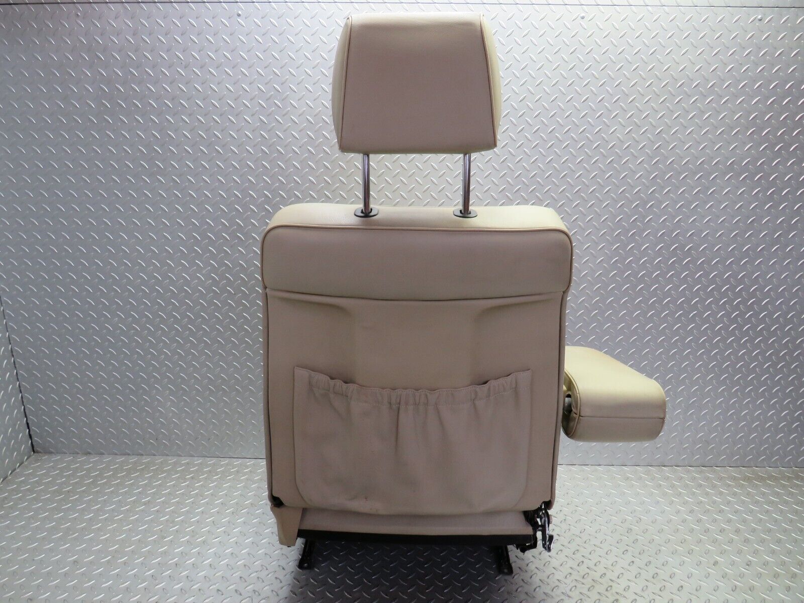 26617 Mercedes-Benz C124 220CE Coupe Front Left Seat Leather Beige