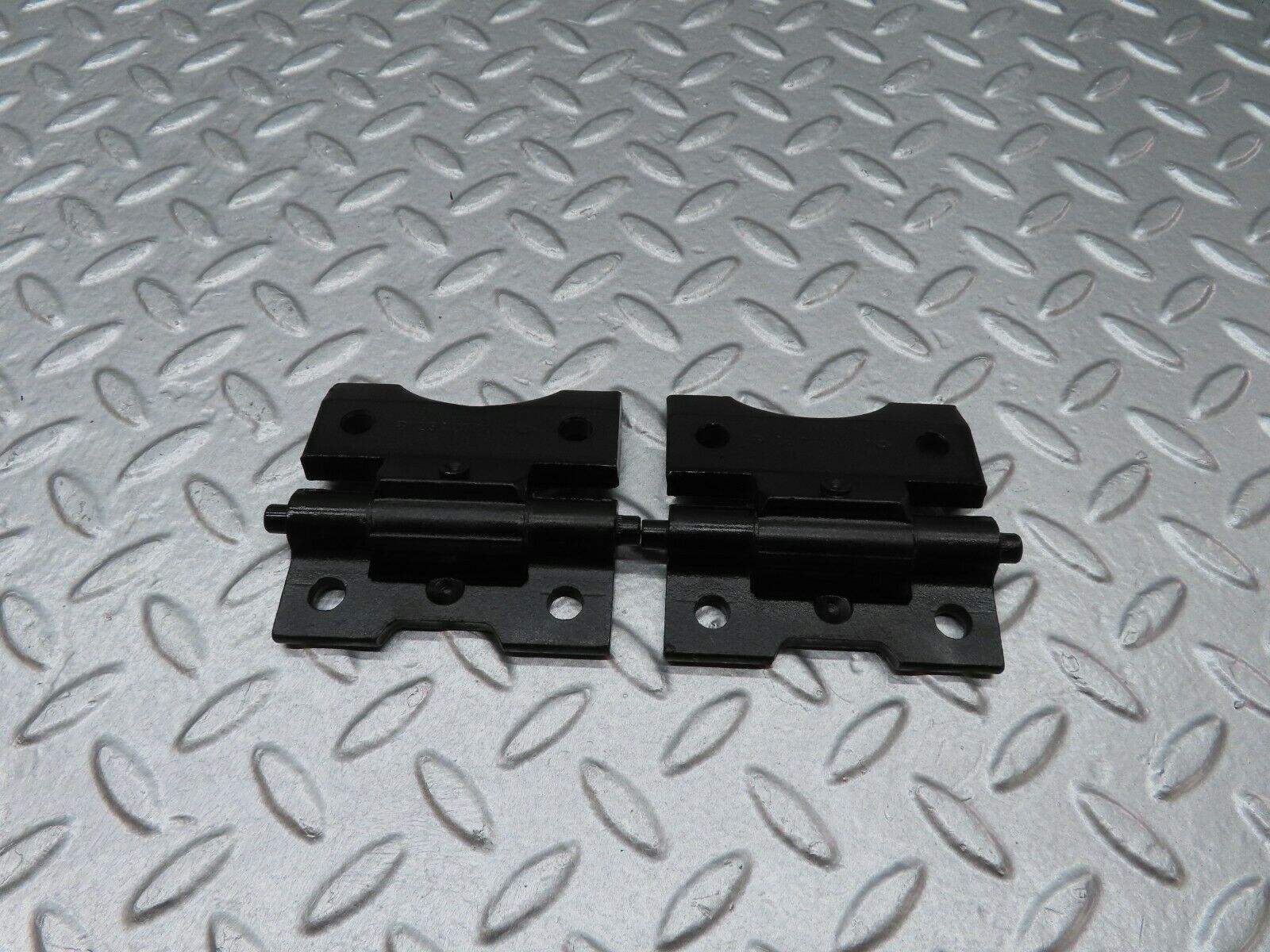 17983 Mercedes-Benz W123 200 Door Hinges Pair 1237200037