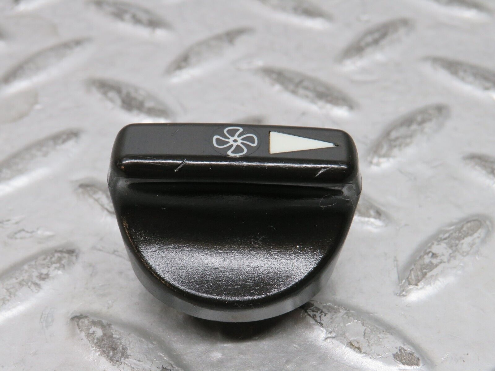 28304 Mercedes-Benz S123 240D Wagon Heater Control Knob Set