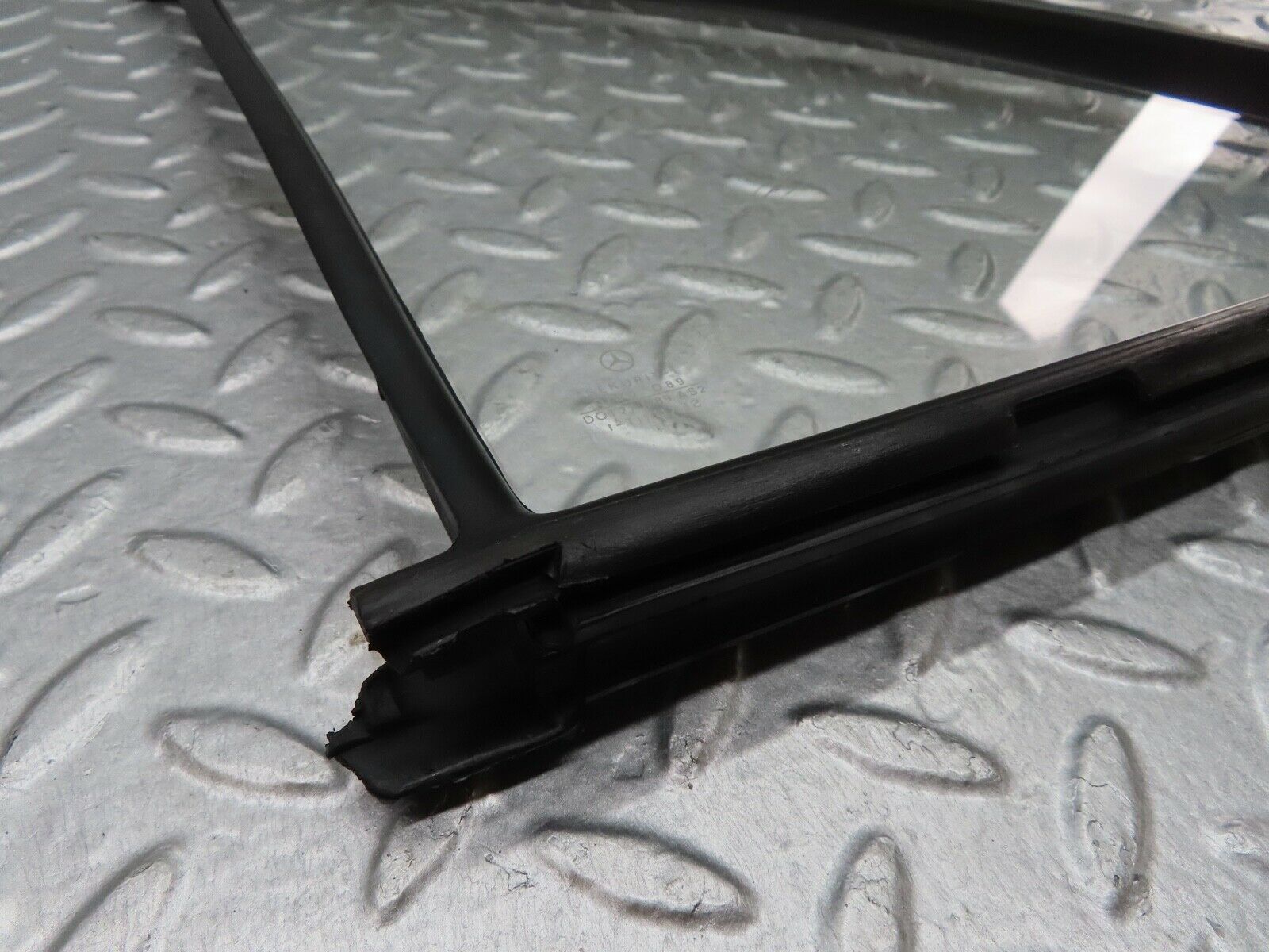 18074 Mercedes-Benz W123 200 Rear Left Quarter Window Glass 1237350124