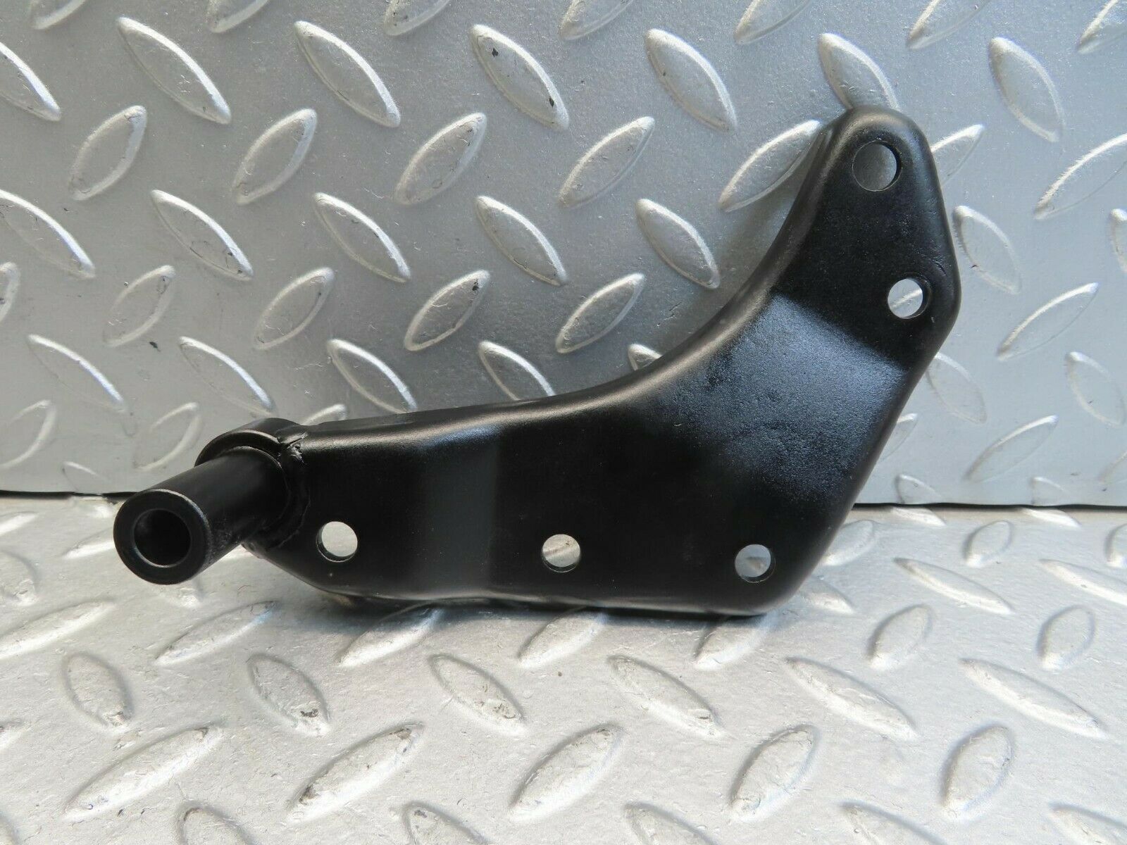 11524 Mercedes-Benz C123 230CE Coupe Alternator Generator Bracket