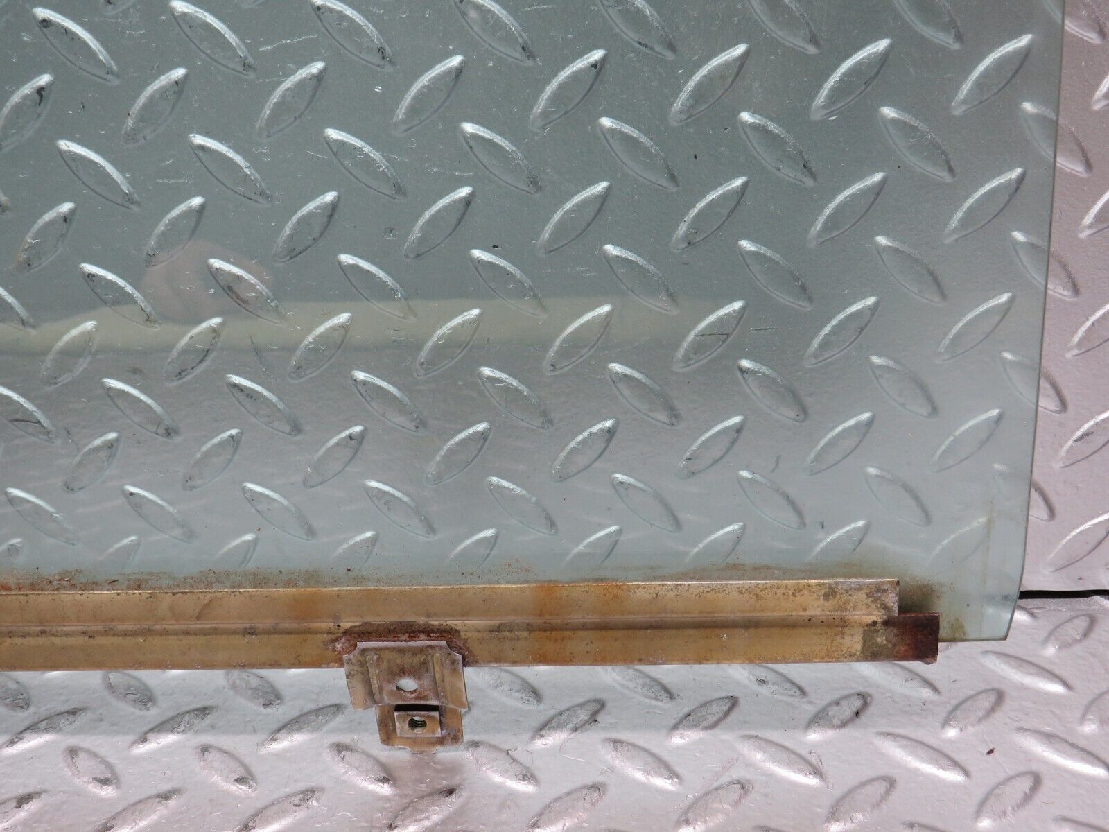 28673 Mercedes-Benz W123 230E Rear Left Door Window Glass