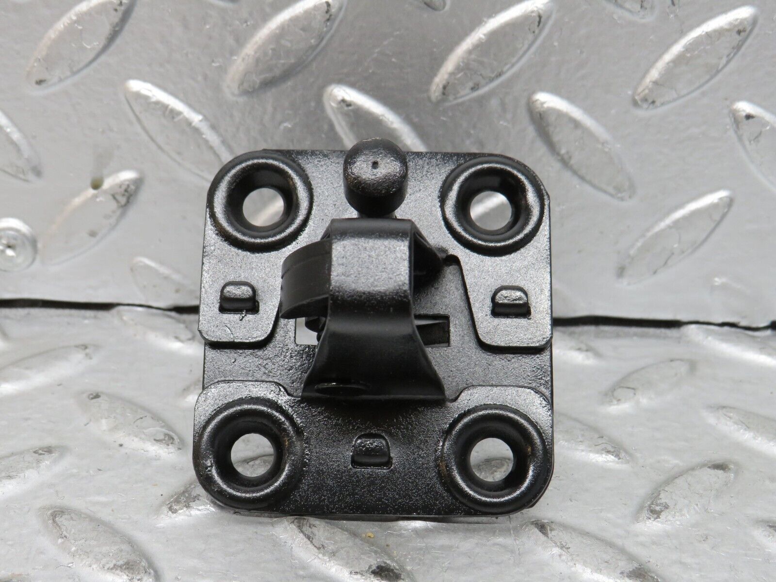 28375 Mercedes-Benz S123 240D Wagon Bonnet Lock Latch