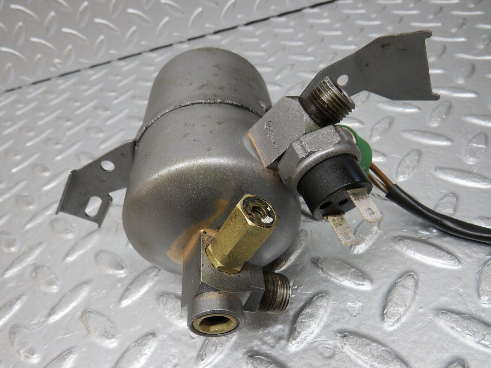 32433 Mercedes-Benz S124 300TE Wagon Air Conditioning Air Dryer