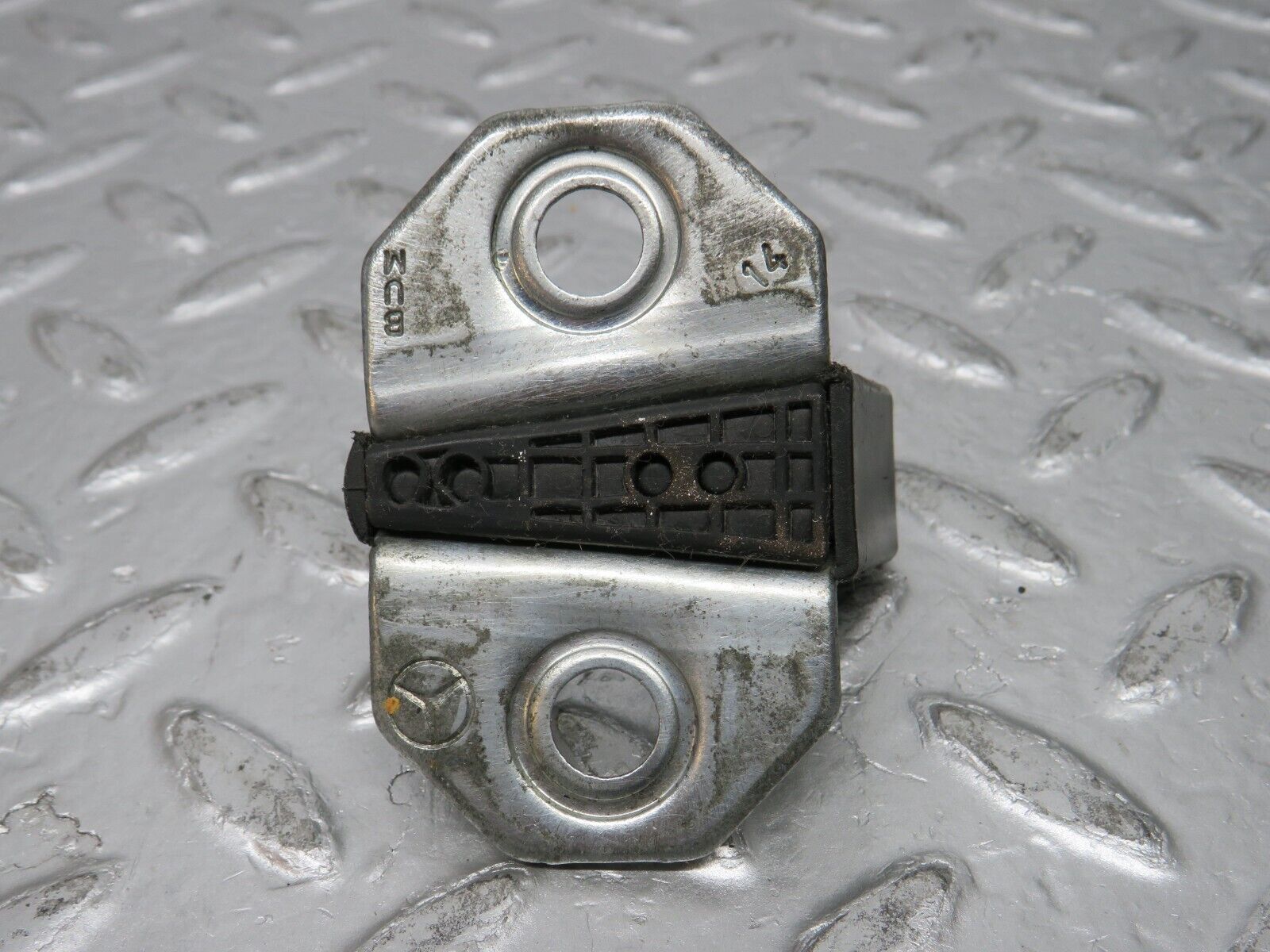 31458 Mercedes-Benz S124 220TE Wagon Door Lock Latch