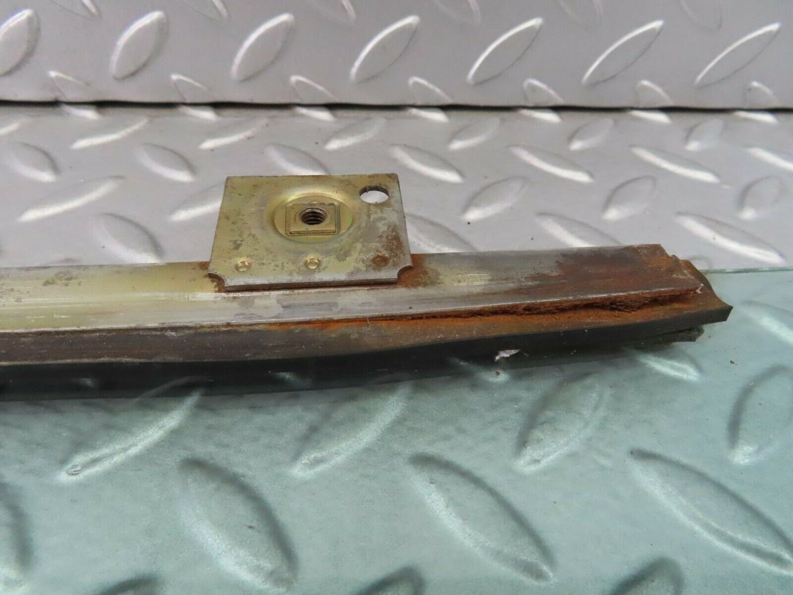 7298 Mercedes-Benz W116 450SE Rear Right Door Window Glass