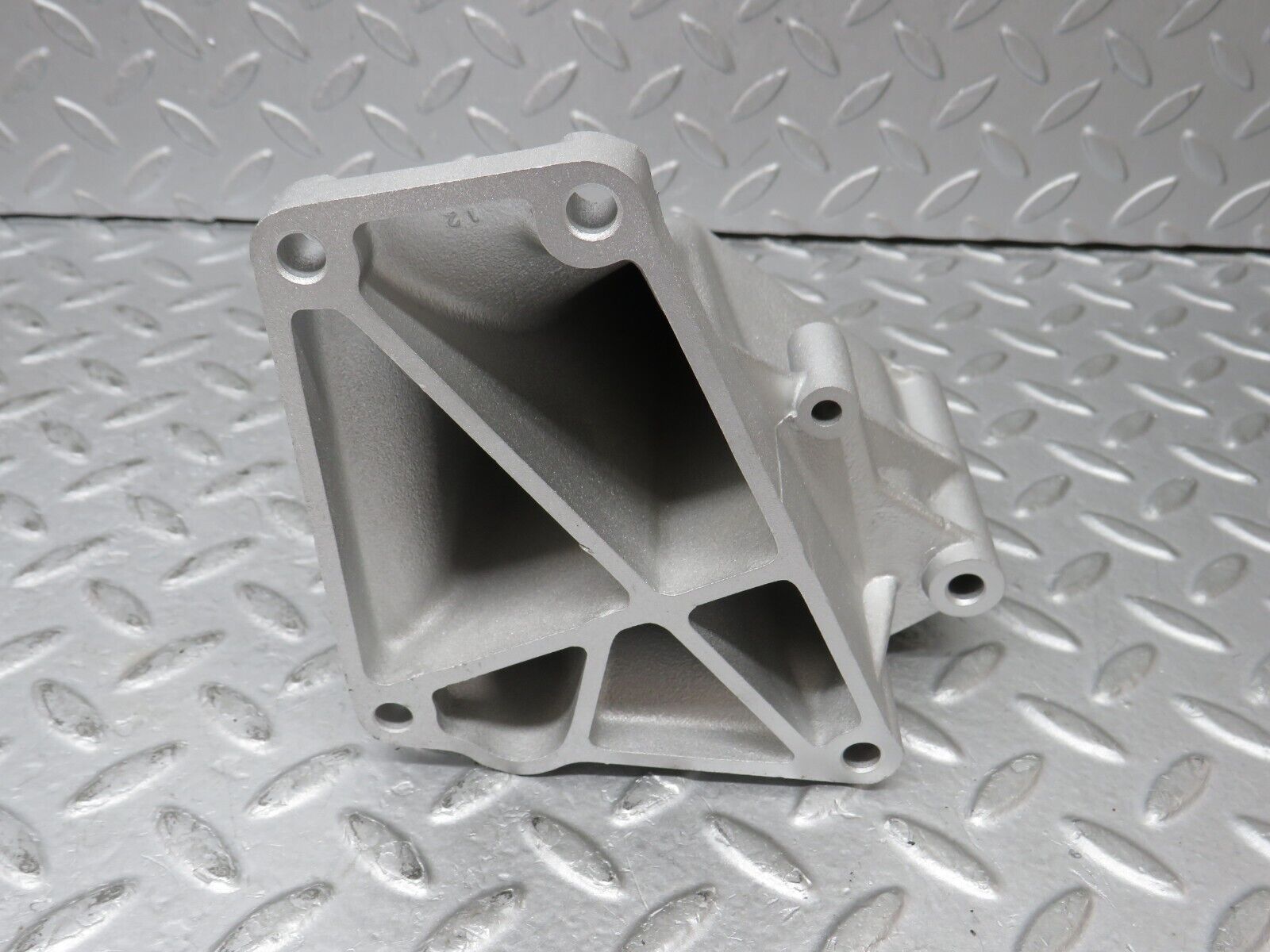 36355 Mercedes-Benz W126 420SE Alternator Generator Bracket 1171550735