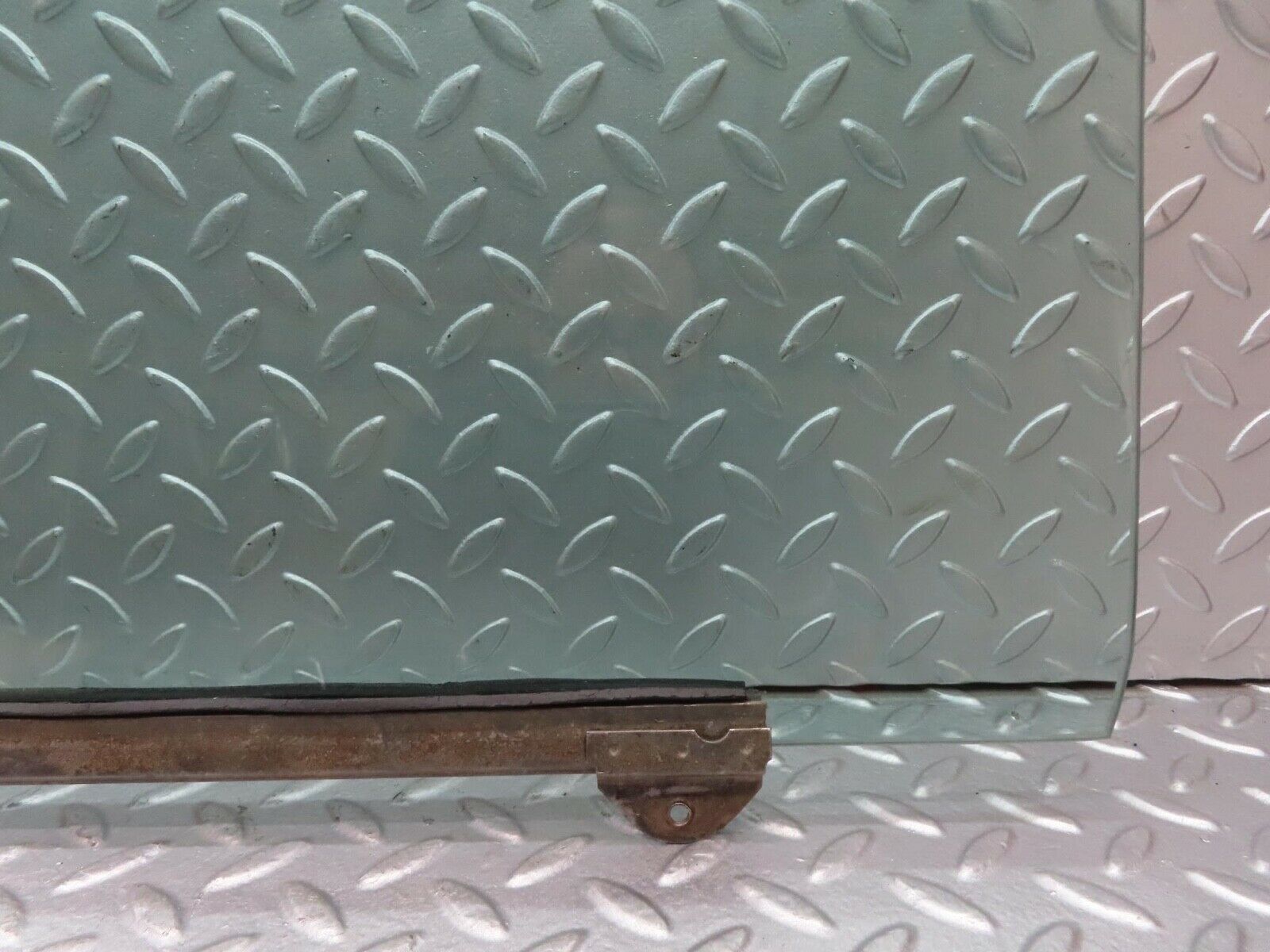 13081 Mercedes-Benz W111 220S Rear Right Door Window Glass