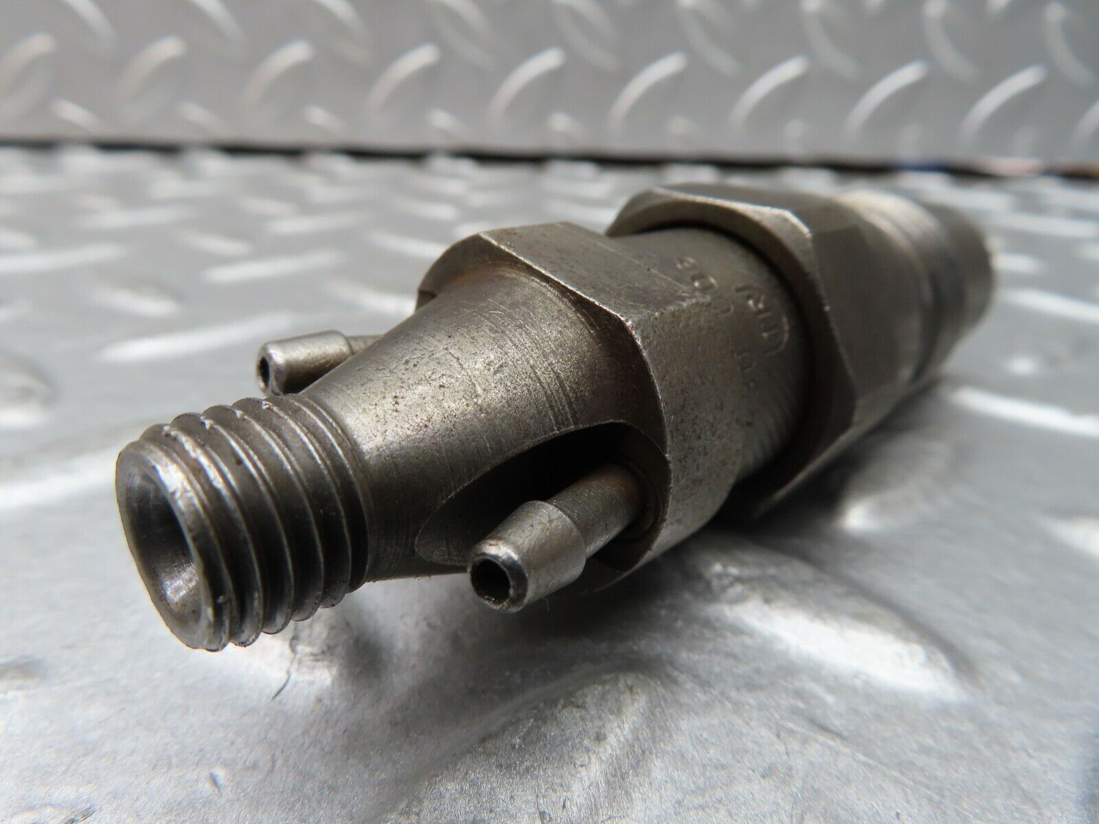 19254 Mercedes-Benz W123 300D Fuel Injector Bosch KCA30SD27/4