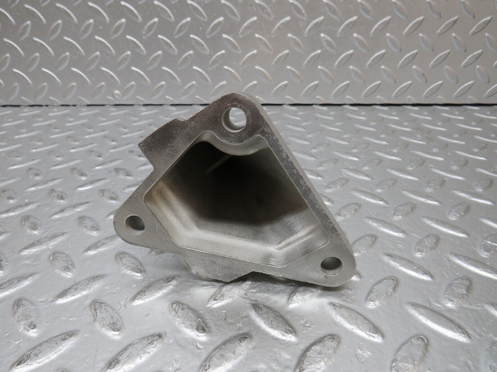 31768 Mercedes-Benz W201 190LE 1.8L Engine Mount Bracket Right Side 1022236204