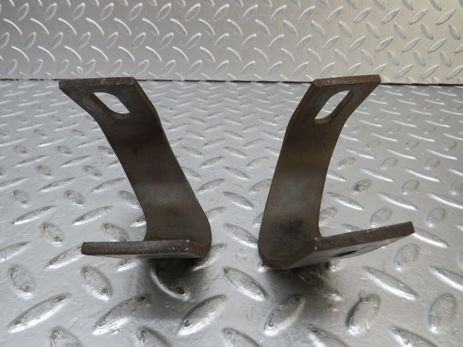 27089 Mercedes-Benz W123 280E Front Bumper Bracket Pair