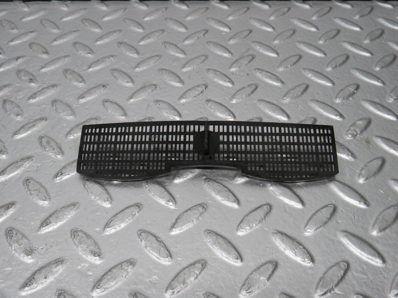 31523 Mercedes-Benz S124 220TE Wagon Windscreen Water Drain Grill 1246280067