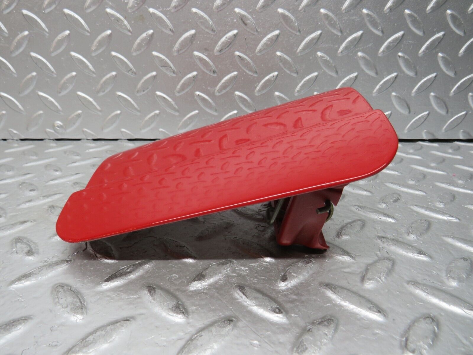 27984 Mercedes-Benz W123 280E Fuel Tank Flap Cap 1235840039