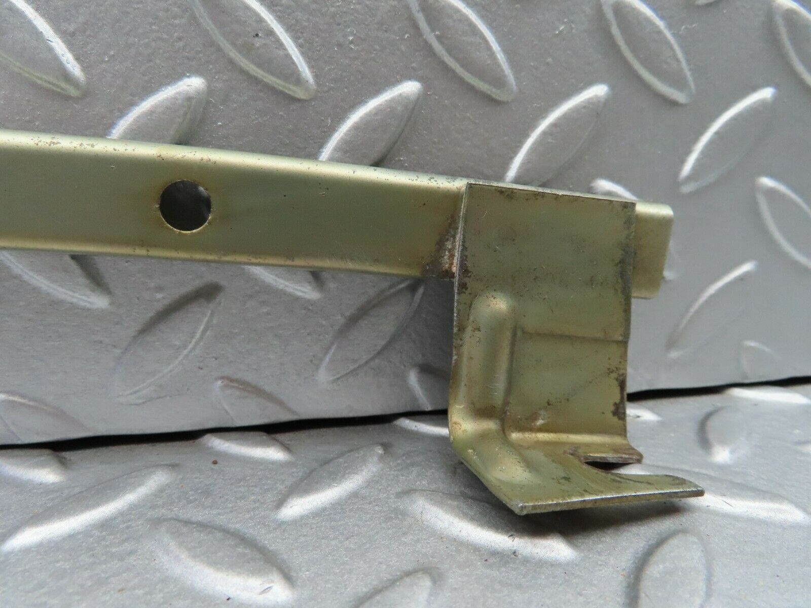 6222 Mercedes-Benz W126 380SE Rear Left Window Channel