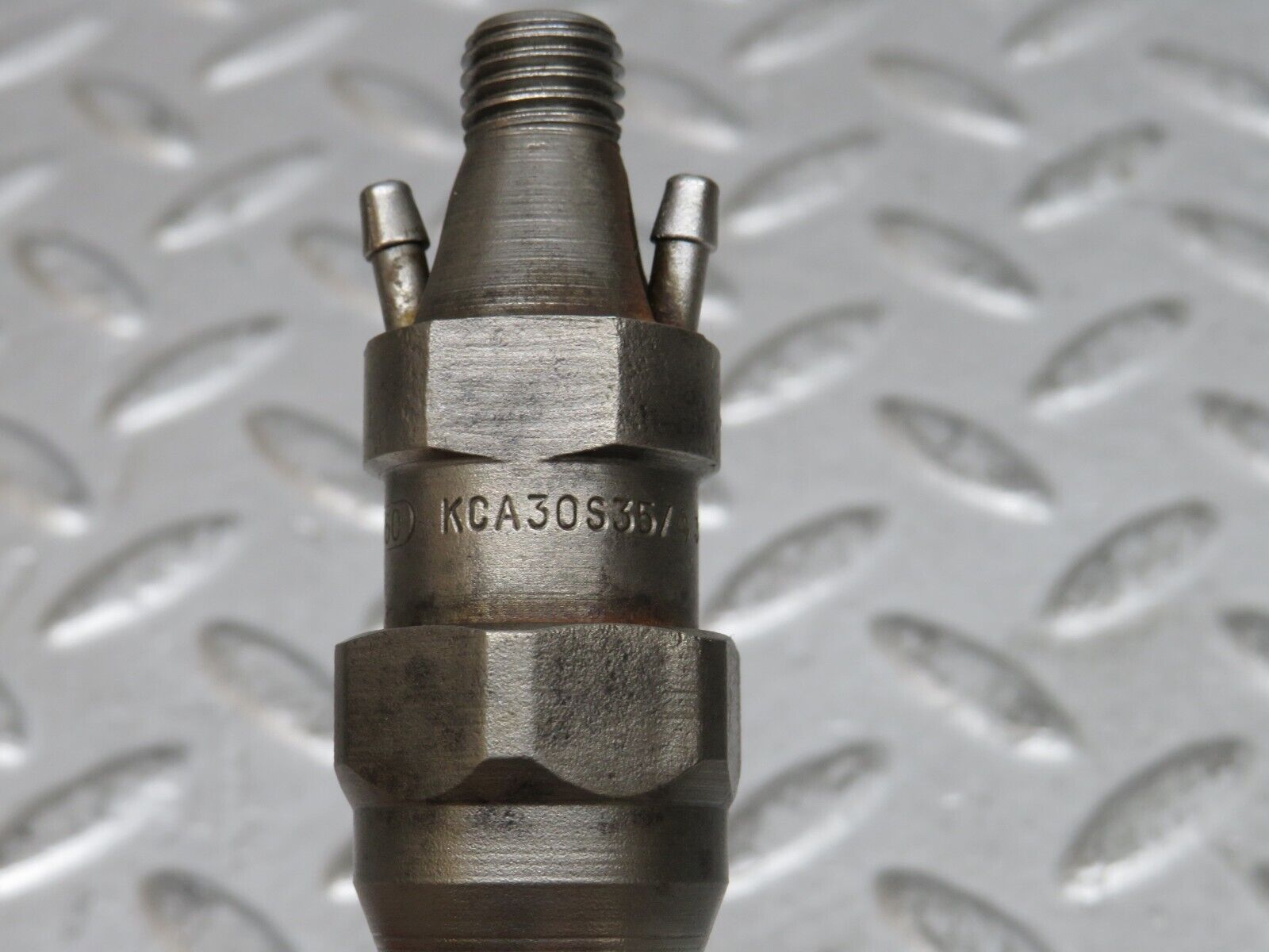 28502 Mercedes-Benz S123 240D Wagon Fuel Injector Bosch KCA30S35/4