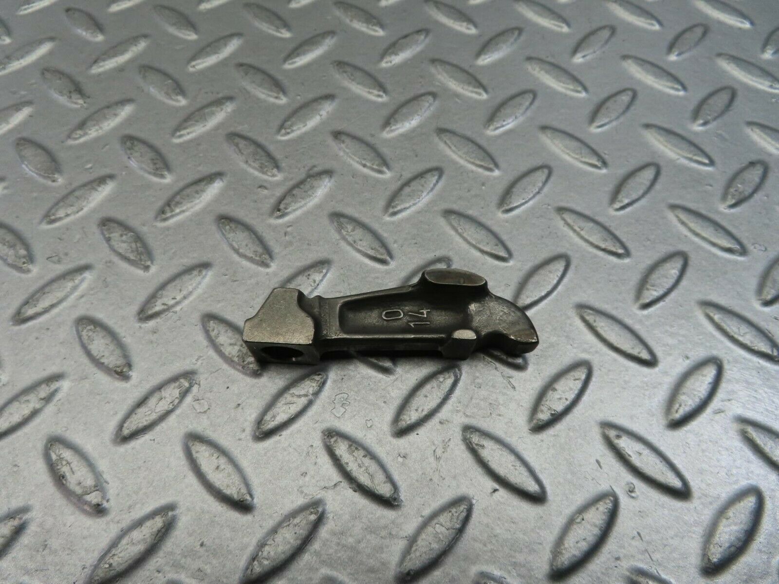 9138 Mercedes-Benz W108 Valve Rocker Arm With Retaining Spring