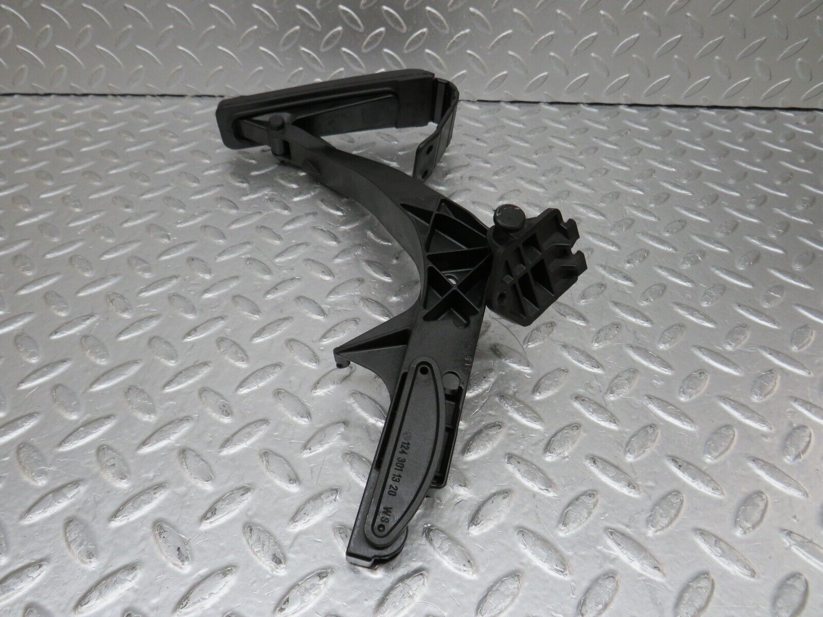 34811 Mercedes-Benz W210 320E Accelerator Pedal & Rubber 2103011820 2203010001