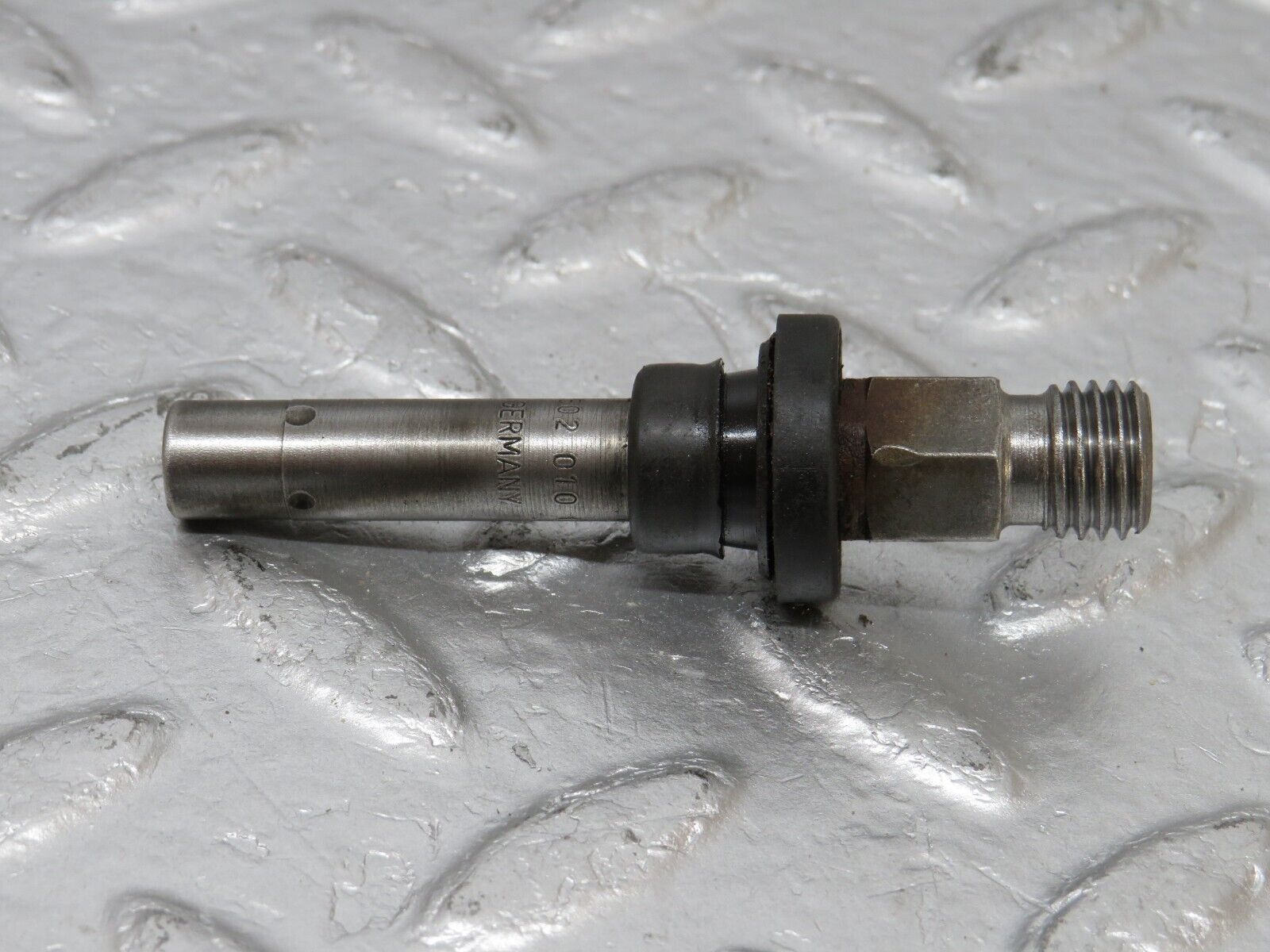 34129 Mercedes-Benz W124 260E Fuel Injector Bosch 0437502010