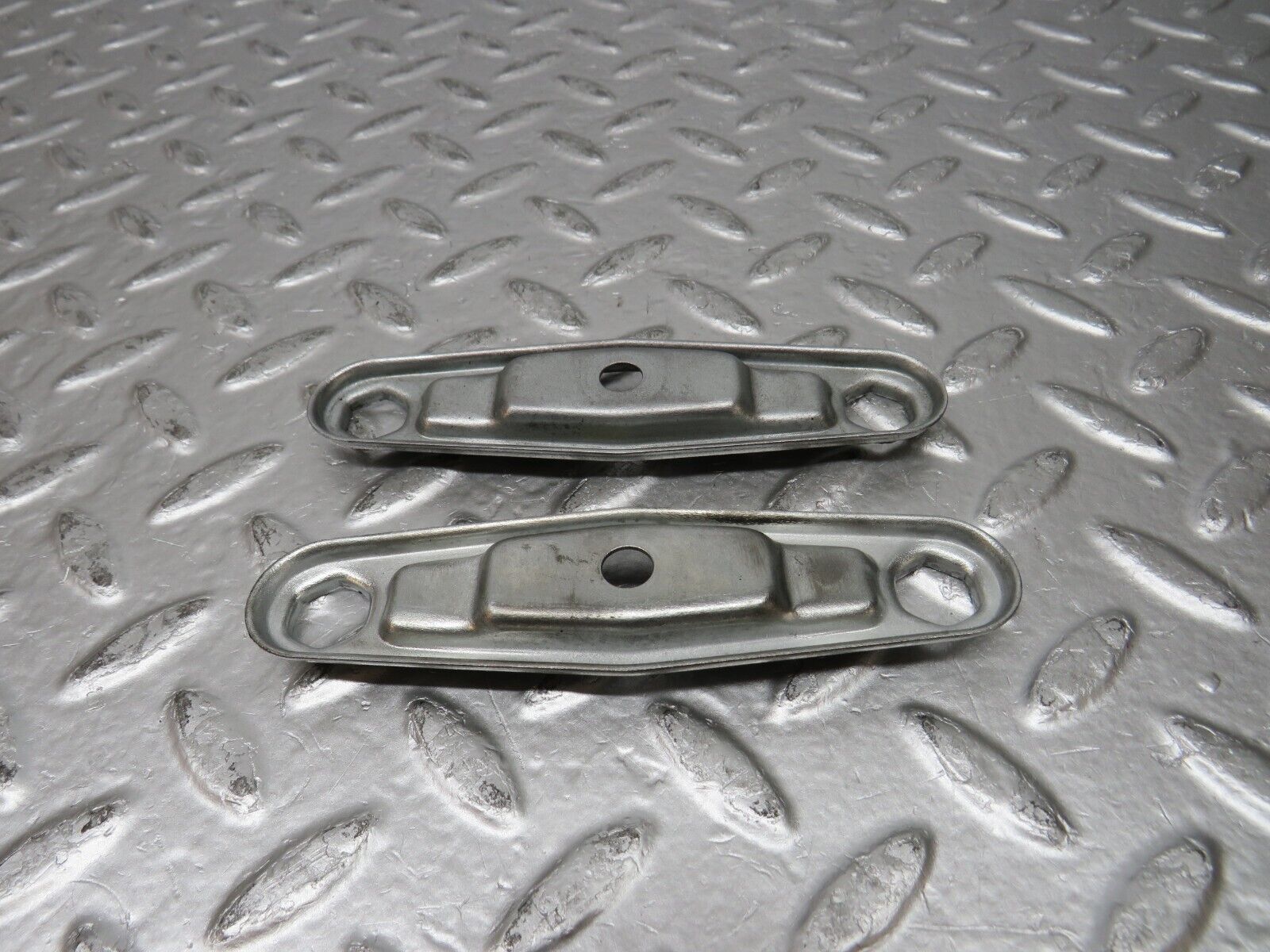 31778 Mercedes-Benz W201 190LE 1.8L Fuel Injector Bracket