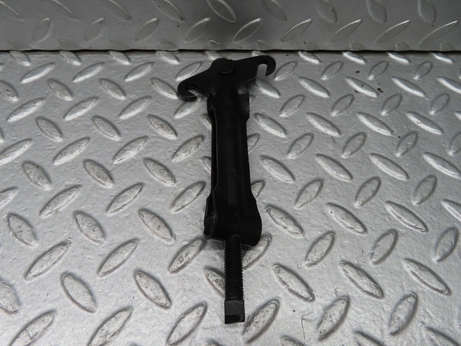 18165 Mercedes-Benz W123 200 Handbrake Regulator