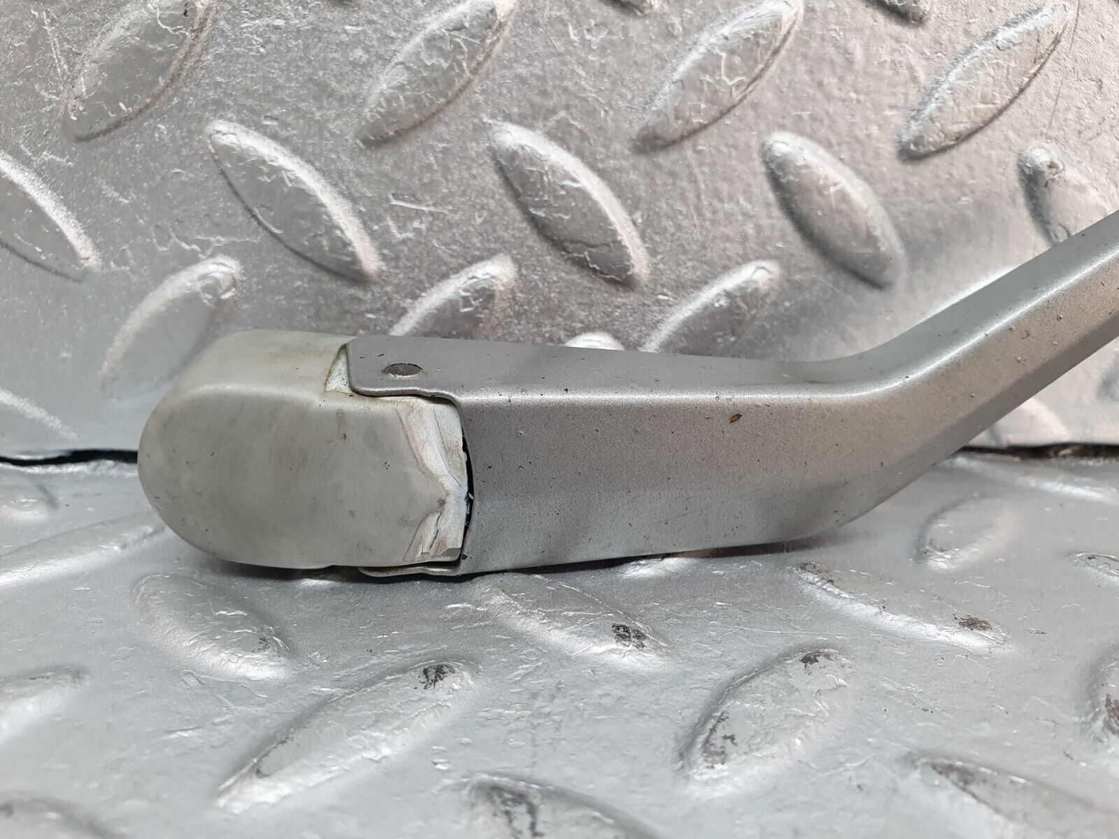 41073 Mercedes-Benz W126 300SE Headlight Wiper Arm Bosch Left Side