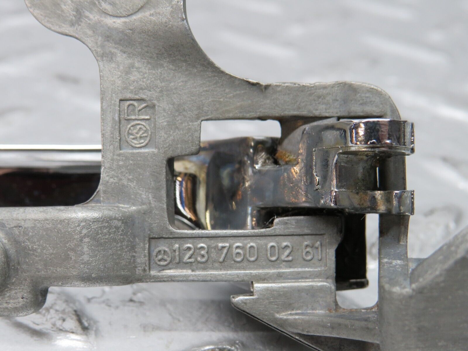 0547 Mercedes-Benz W123 230E Right Interior Door Handle 1237600261