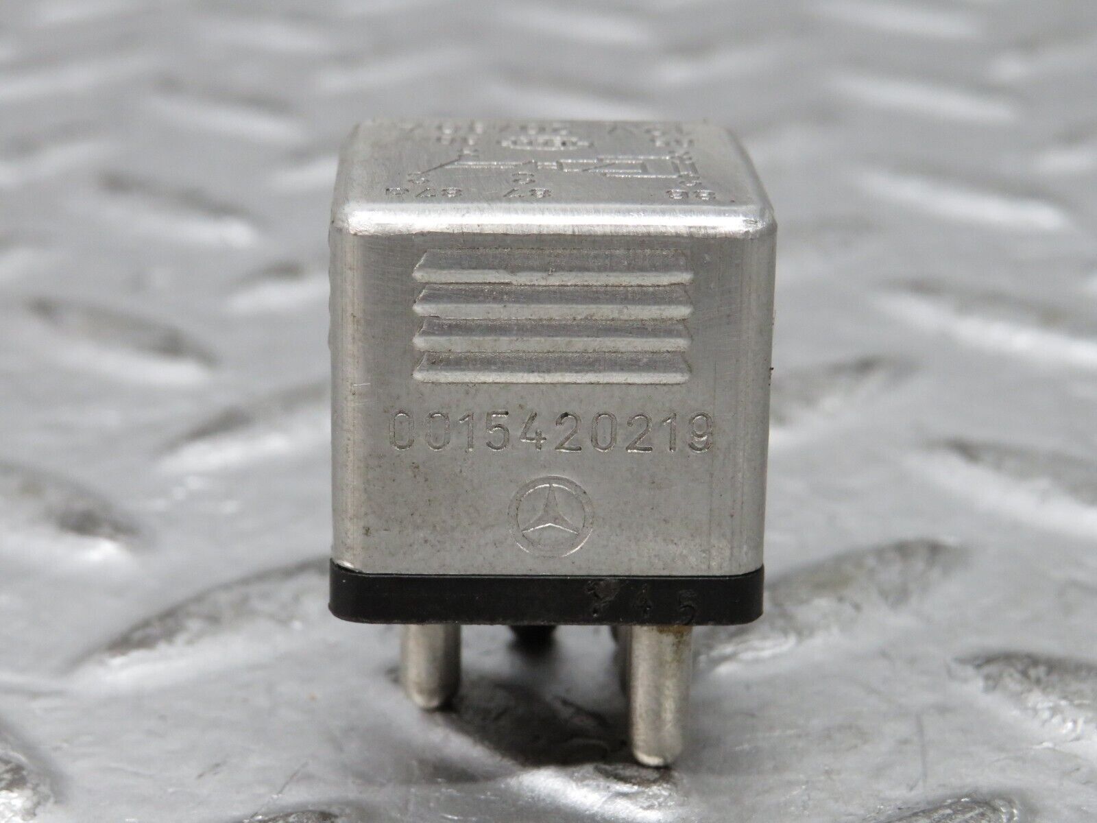 27198 Mercedes-Benz W123 280E Multi Purpose Relay 0015420219