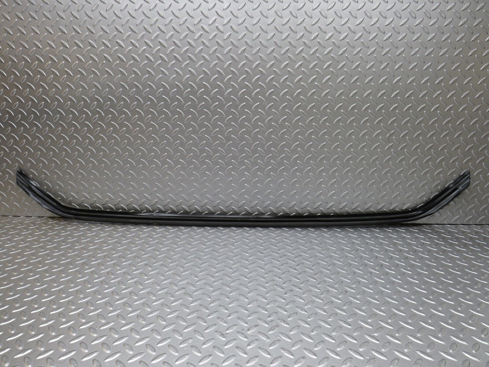 34223 Mercedes-Benz W124 260E Rear Windscreen Lower Rubber Seal