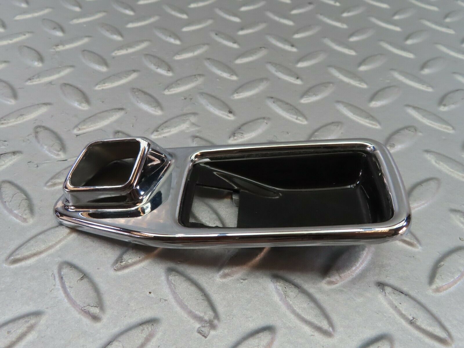 7594 Mercedes-Benz S123 230TE Wagon Chrome Frame For Door Handle 1087660111