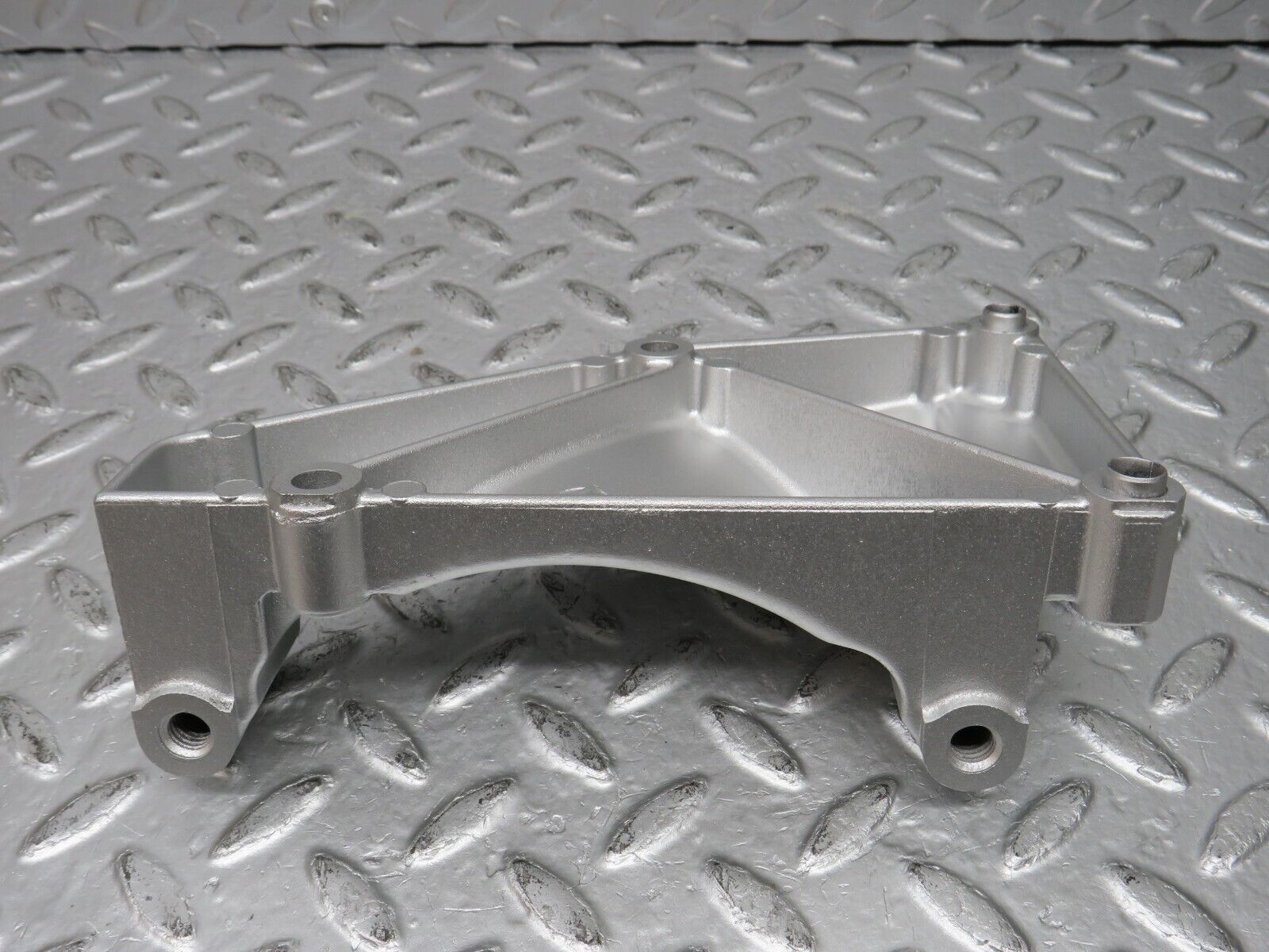 32663 Mercedes-Benz S124 300TE Wagon Alternator Generator Bracket 1031550435