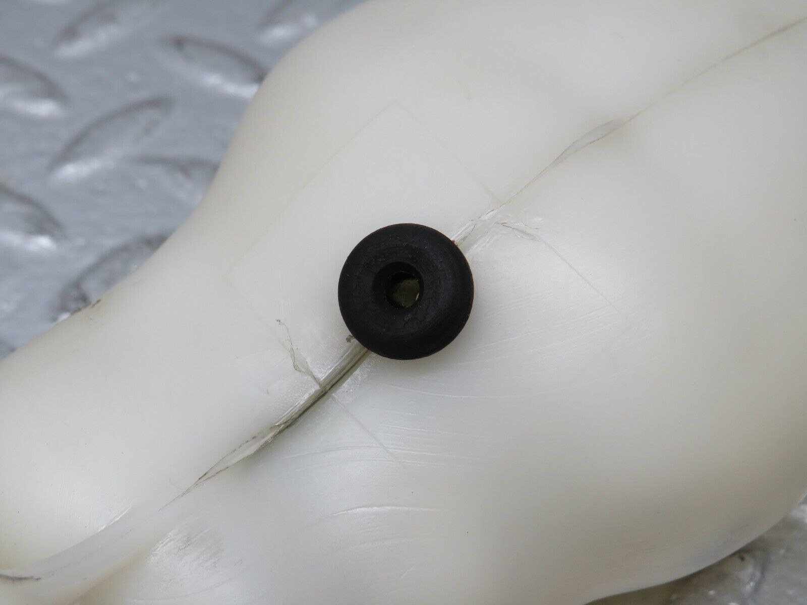 34436 Mercedes-Benz C126 380SEC Coupe Vacuum Reservoir Tank