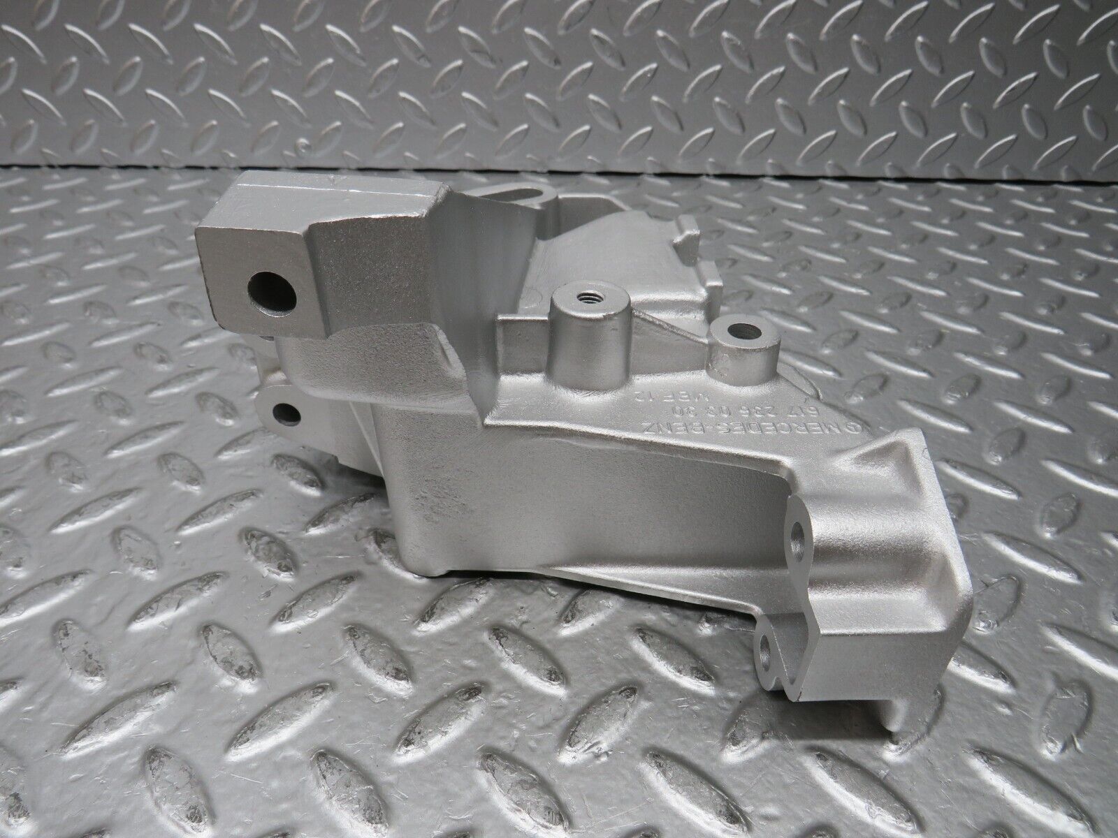 26825 Mercedes-Benz W123 240D Power Steering Pump Bracket 6172360330