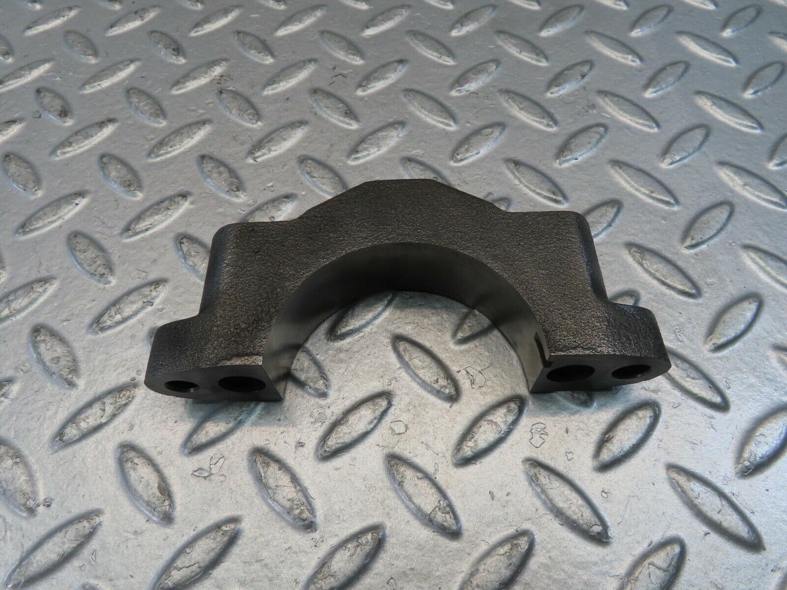 10990 Mercedes-Benz W115 220D Crankshaft Bearing Holder Block 6150110111