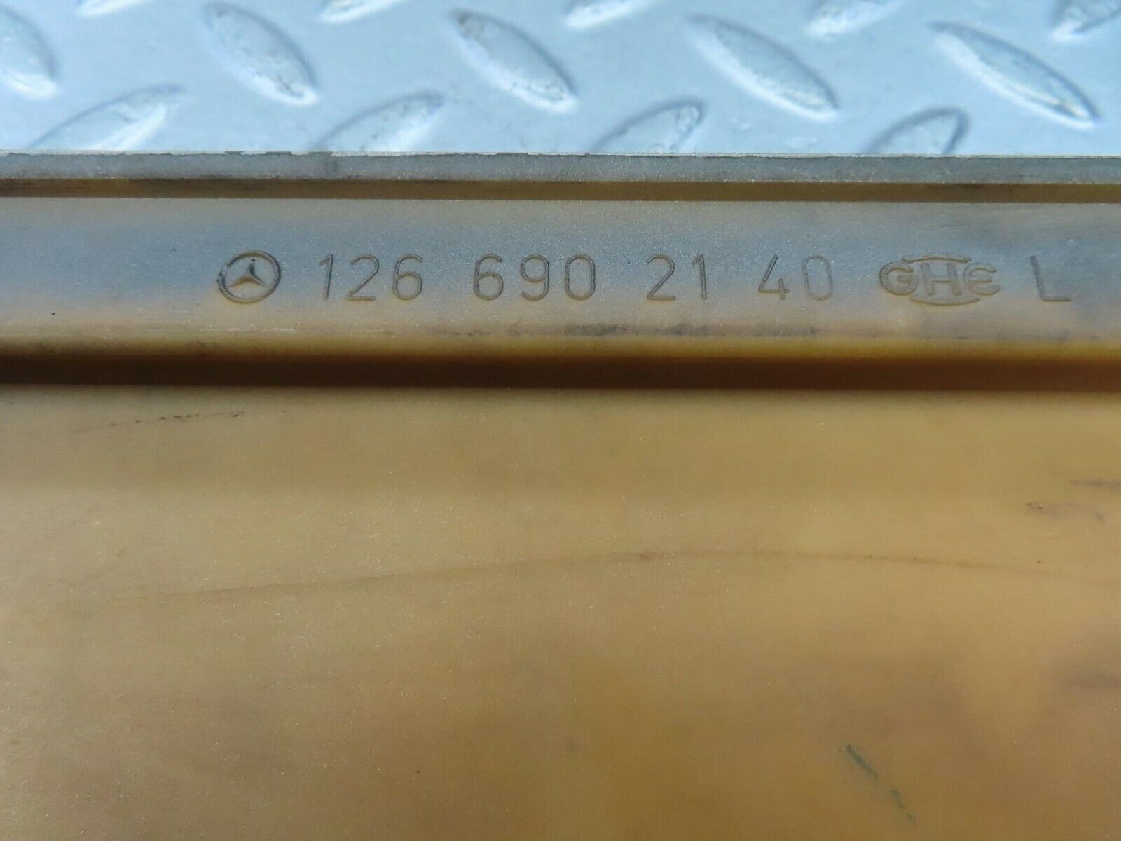 9072 Mercedes-Benz W126 Front Left Fender Wing Moulding Trim 1266902140