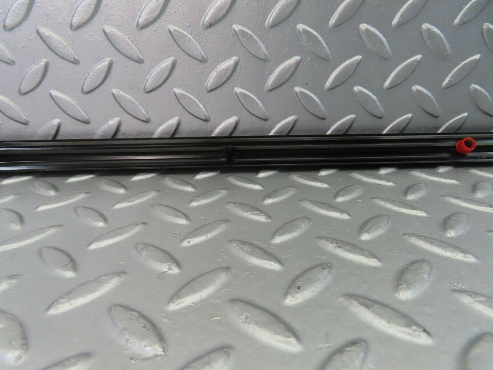 10257 Mercedes-Benz W123 Front Left Door Centre Moulding Trim