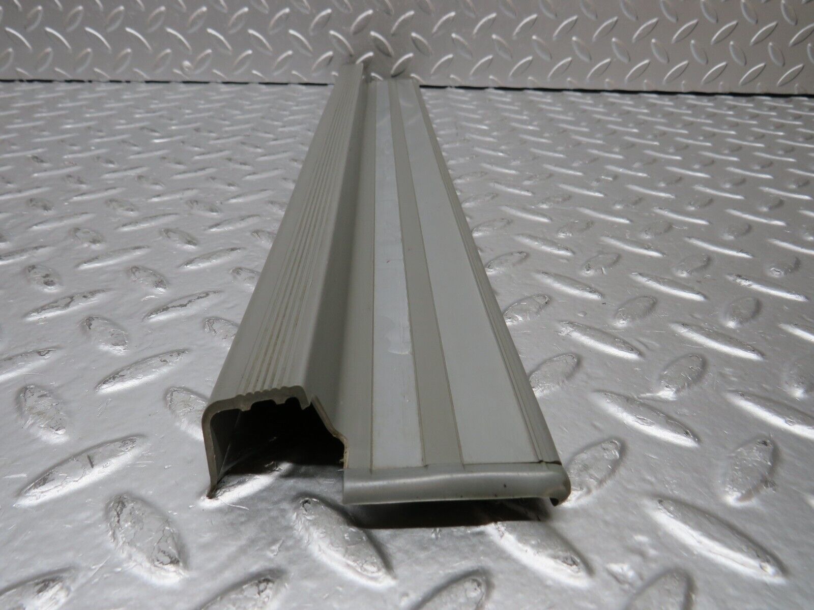 31209 Mercedes-Benz S124 220TE Wagon Rear Left Door Sill Trim