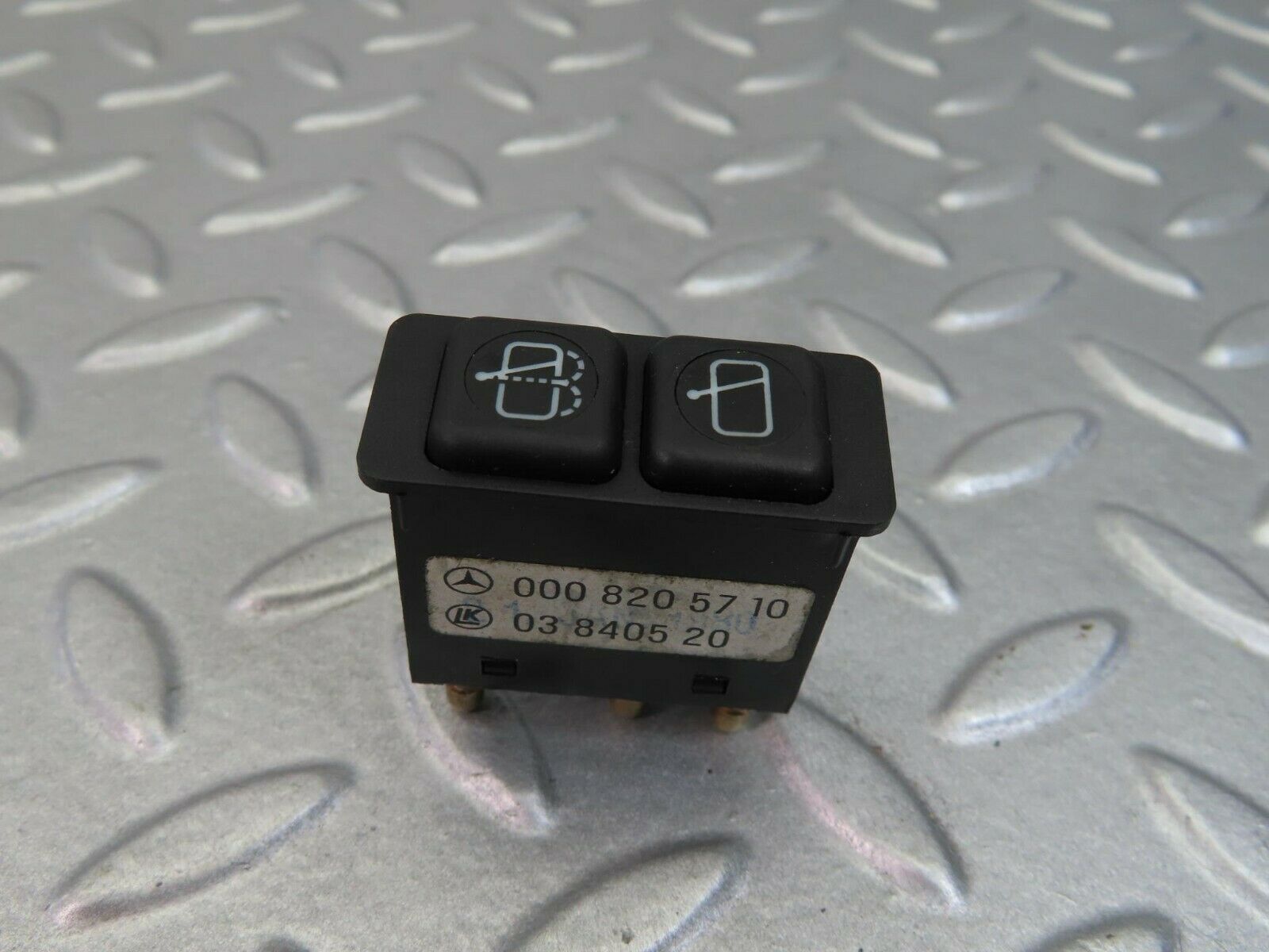 8223 Mercedes-Benz C107 Wiper Switch 0008205710