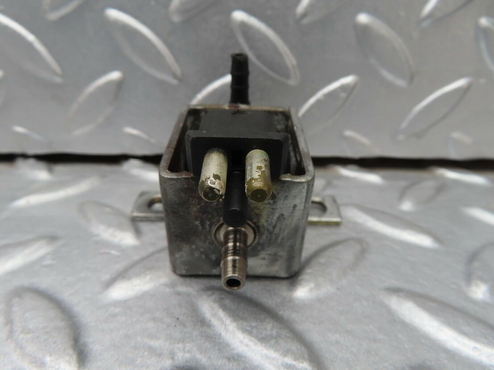 16502 Mercedes-Benz W124 260E Vacuum Control Valve 0015408697