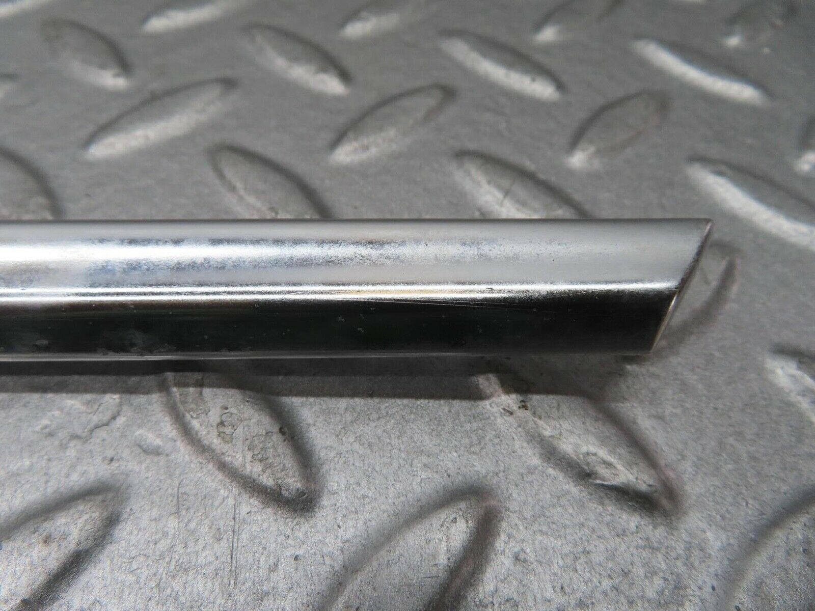 13600 Mercedes-Benz W123 200 Front Left Door Chrome Moulding Trim